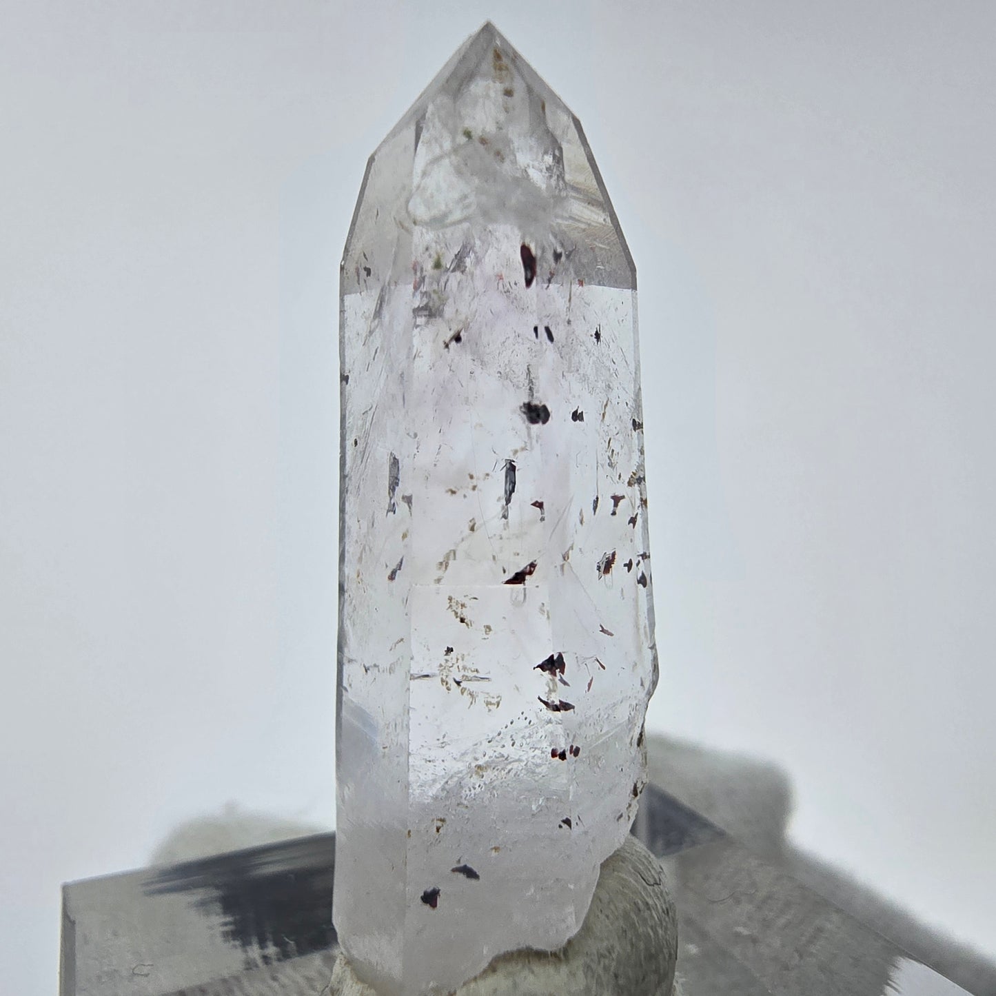 Cristal de quartz fantôme Harlequin, Streep Mine, Goboboseb, Namibie, 32 x 10 x 11 mm