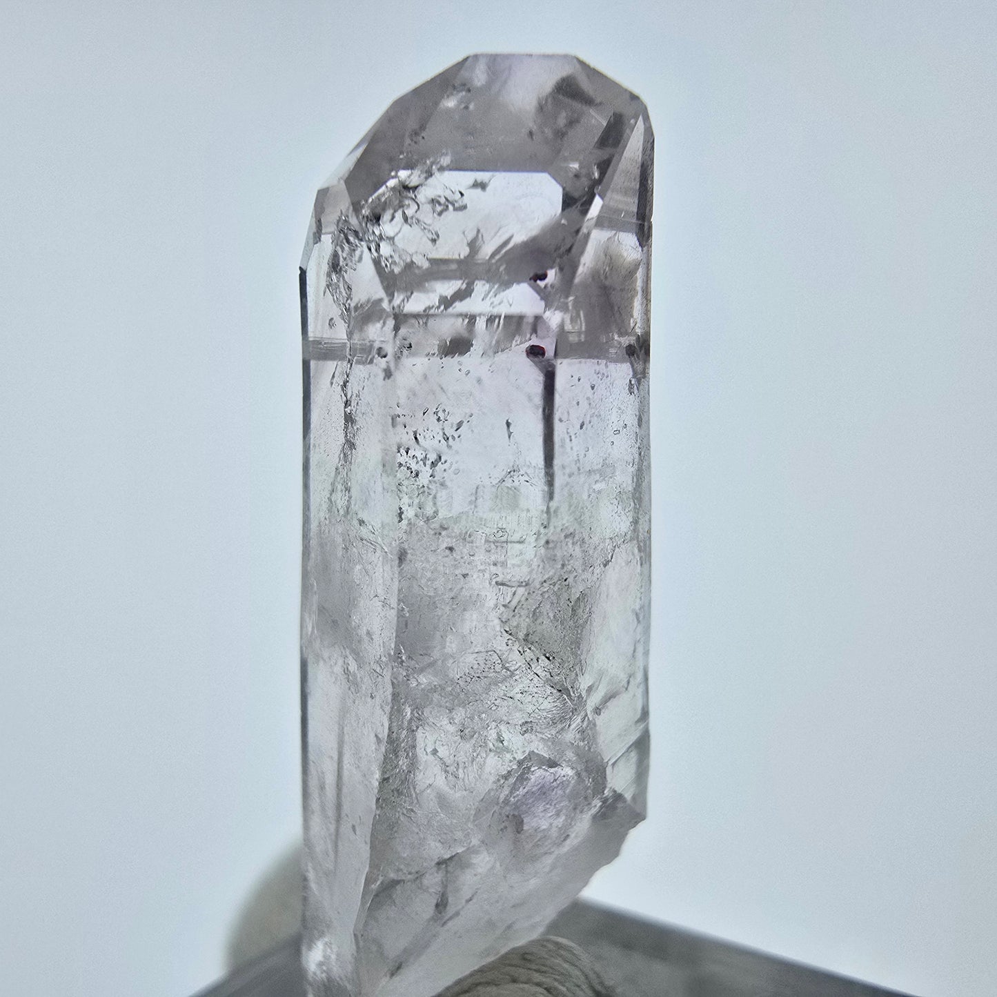 Cristal d'améthyste hématite fantôme Streep Mine, Goboboseb, Namibie 36 x 12 x 9 mm