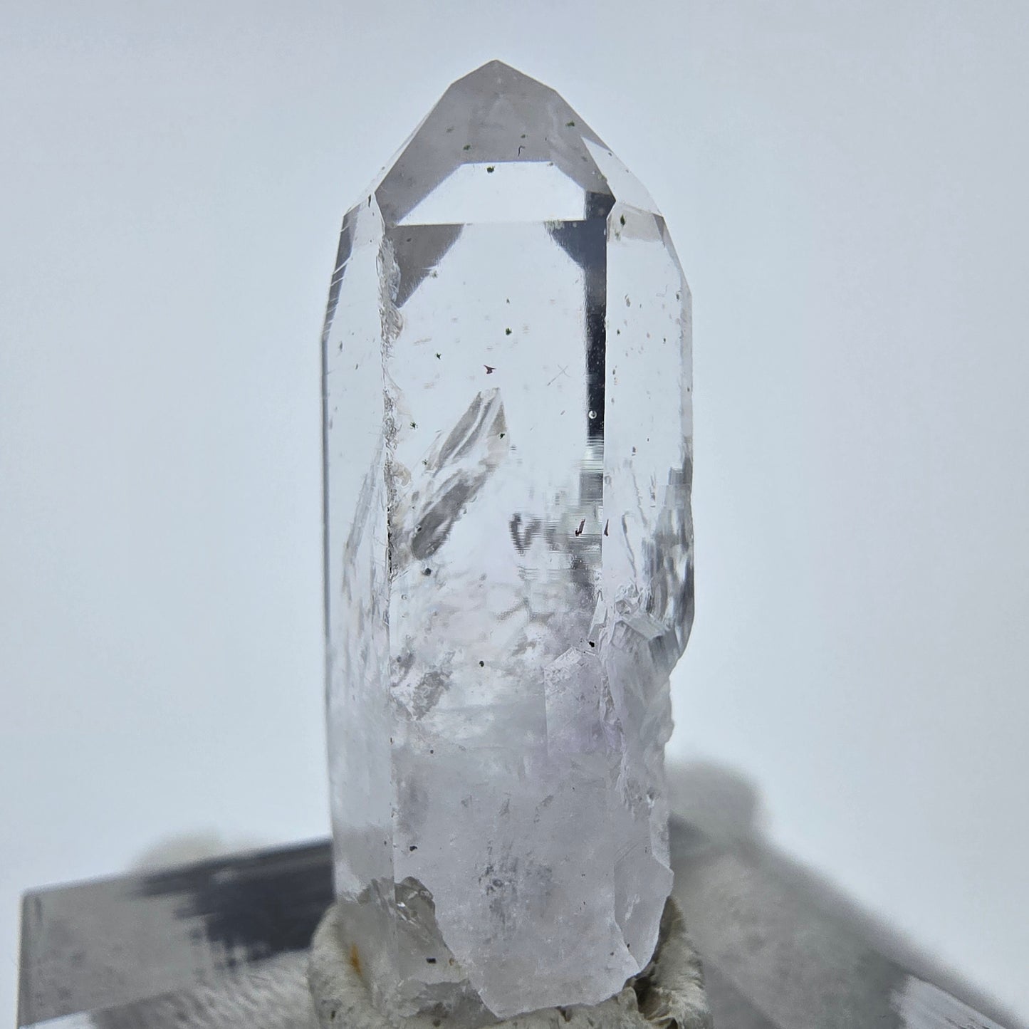 Cristal d'améthyste hématite fantôme Streep Mine, Goboboseb, Namibie 31 x 12 x 11 mm