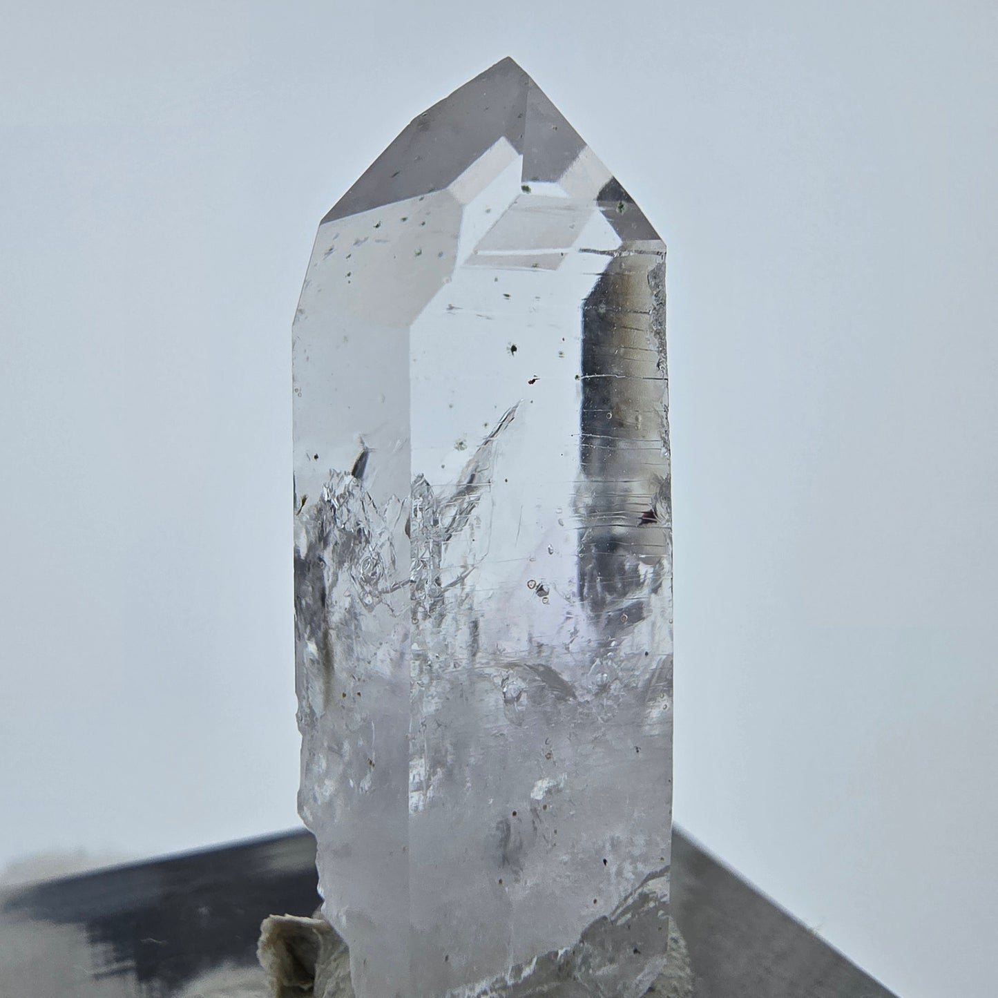 Cristal d'améthyste hématite fantôme Streep Mine, Goboboseb, Namibie 31 x 12 x 11 mm