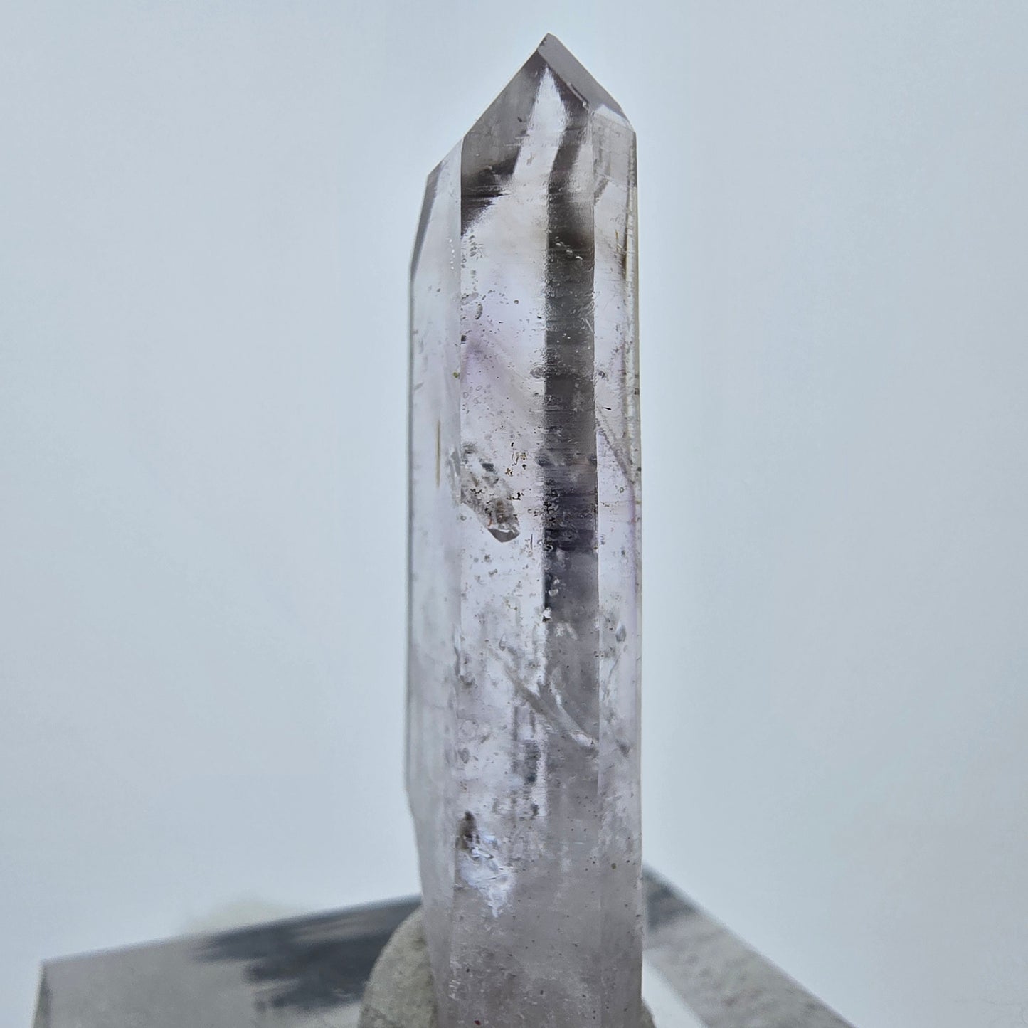 Améthyste fantôme lémurienne claire, mine Point Streep, Goboboseb, Namibie, 35 x 10 x 5 mm