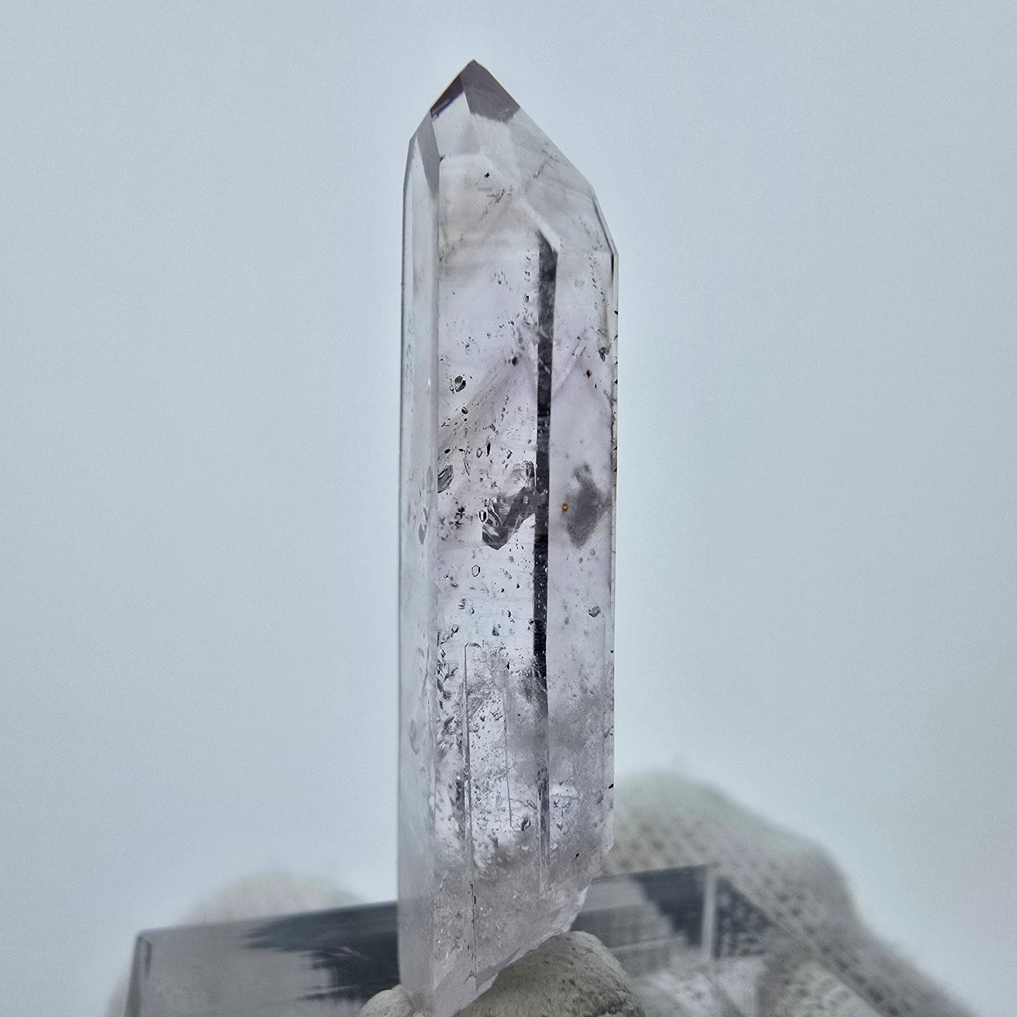 Améthyste fantôme lémurienne claire, mine Point Streep, Goboboseb, Namibie, 35 x 10 x 5 mm