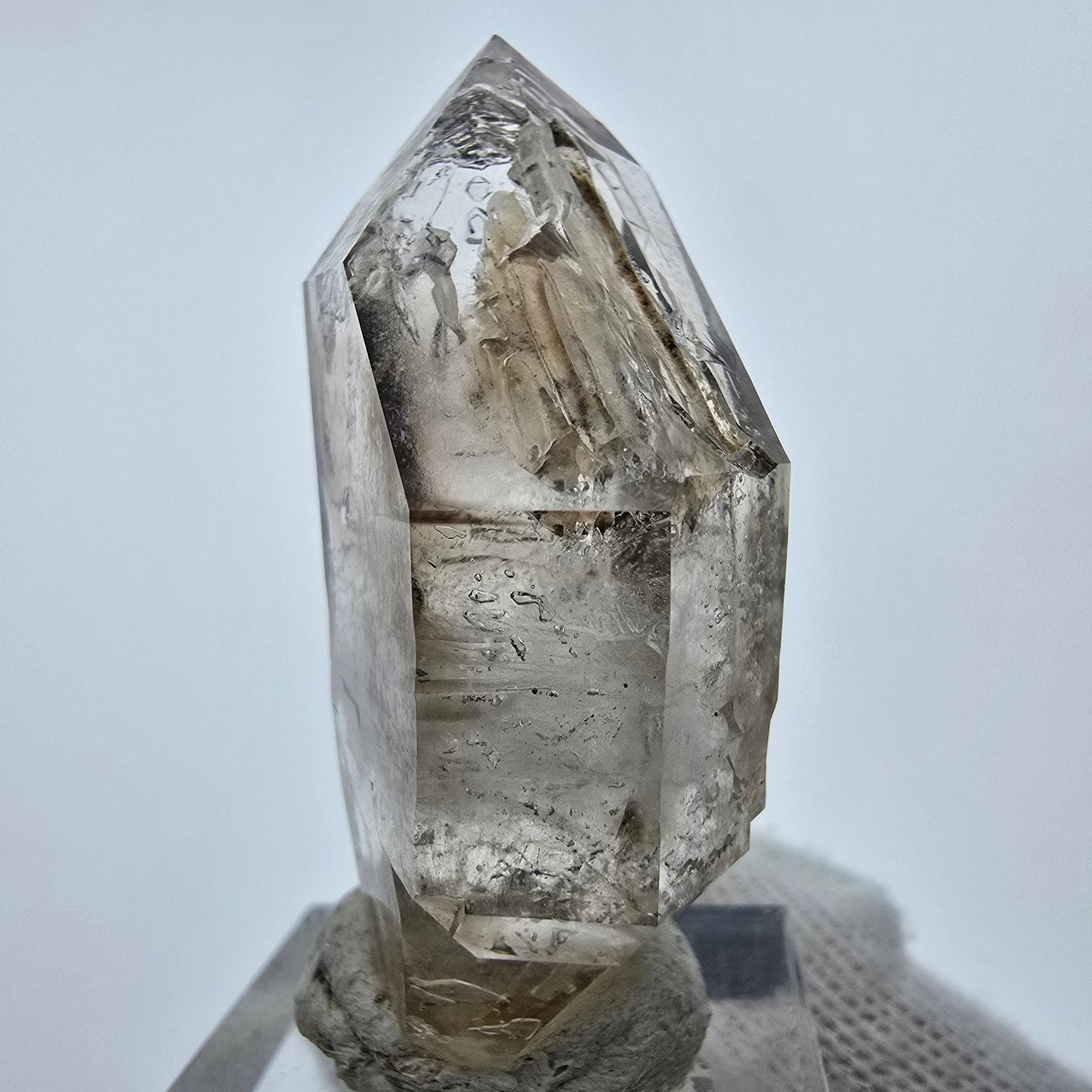 Sceptre Enhydro Phantom Smoky Quartz DT, 2x Bubble Goboboseb, Namibie 47 x 23 x 15 mm