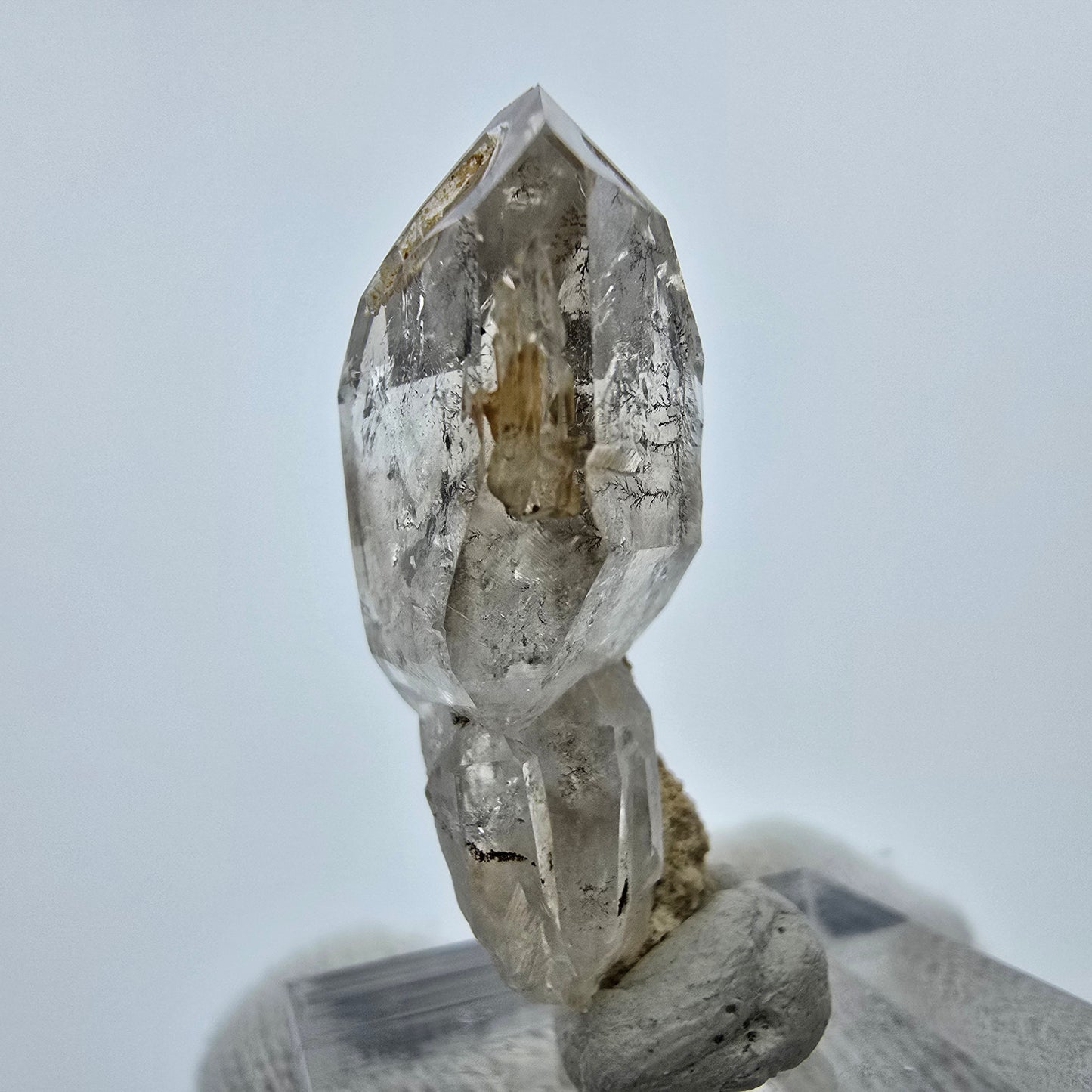 Klarer Phantom Rauchquarz Zepter auf Matrix Goboboseb, Namibia 35*17*12mm