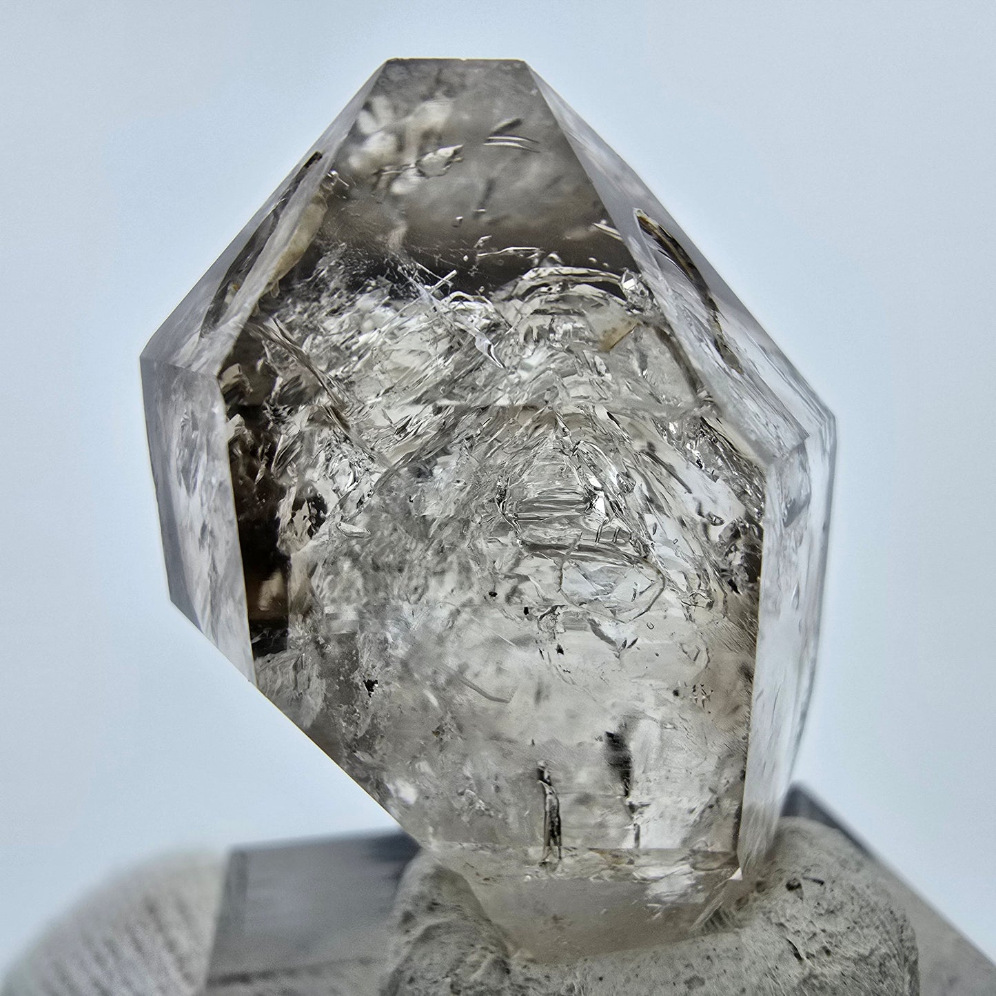 Enhydro Phantom Rauchquarz Zepter, 1x Blase Goboboseb, Namibia 32*24*17mm