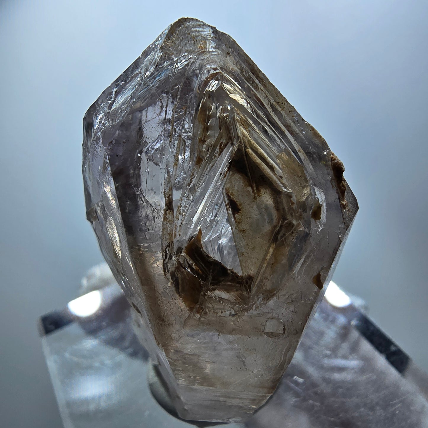 Quartz fumé fantôme transparent, pointe de sceptre, Goboboseb, Namibie, 48 x 32 x 22 mm