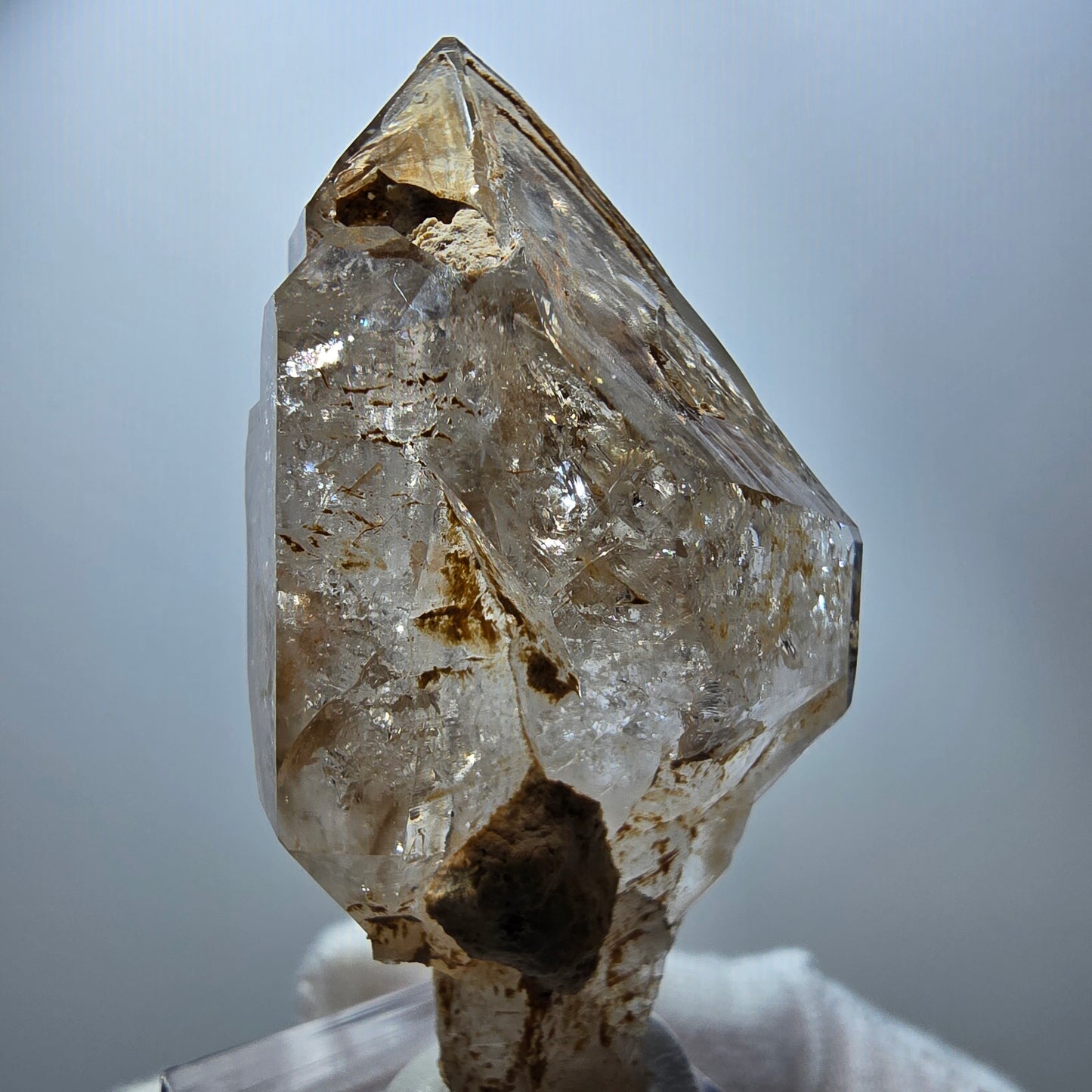 Quartz fumé fantôme transparent, pointe de sceptre, Goboboseb, Namibie, 61 x 29 x 28 mm