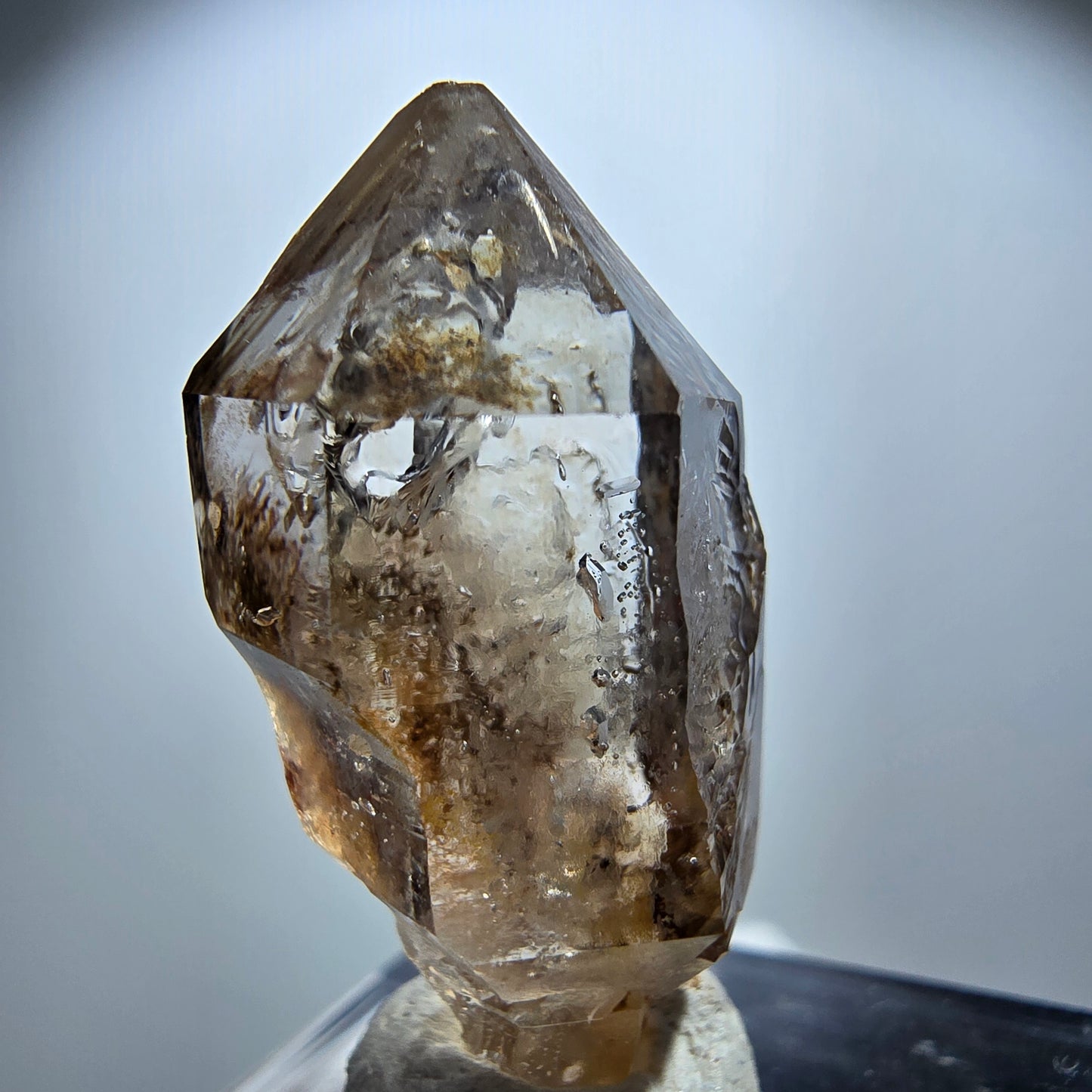 Enhydro Rauchquarz Fenster DT Zepter, 2x Blase Goboboseb, Namibia 28*14*11mm