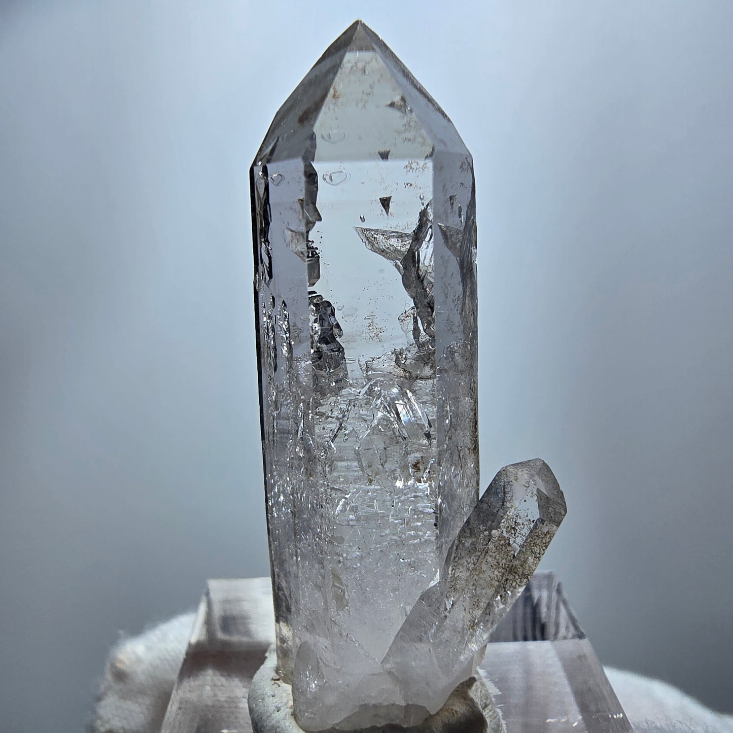 Enhydro Phantom Rauchquarz Spitze, 2x Blase Goboboseb, Namibia 41*17*15mm