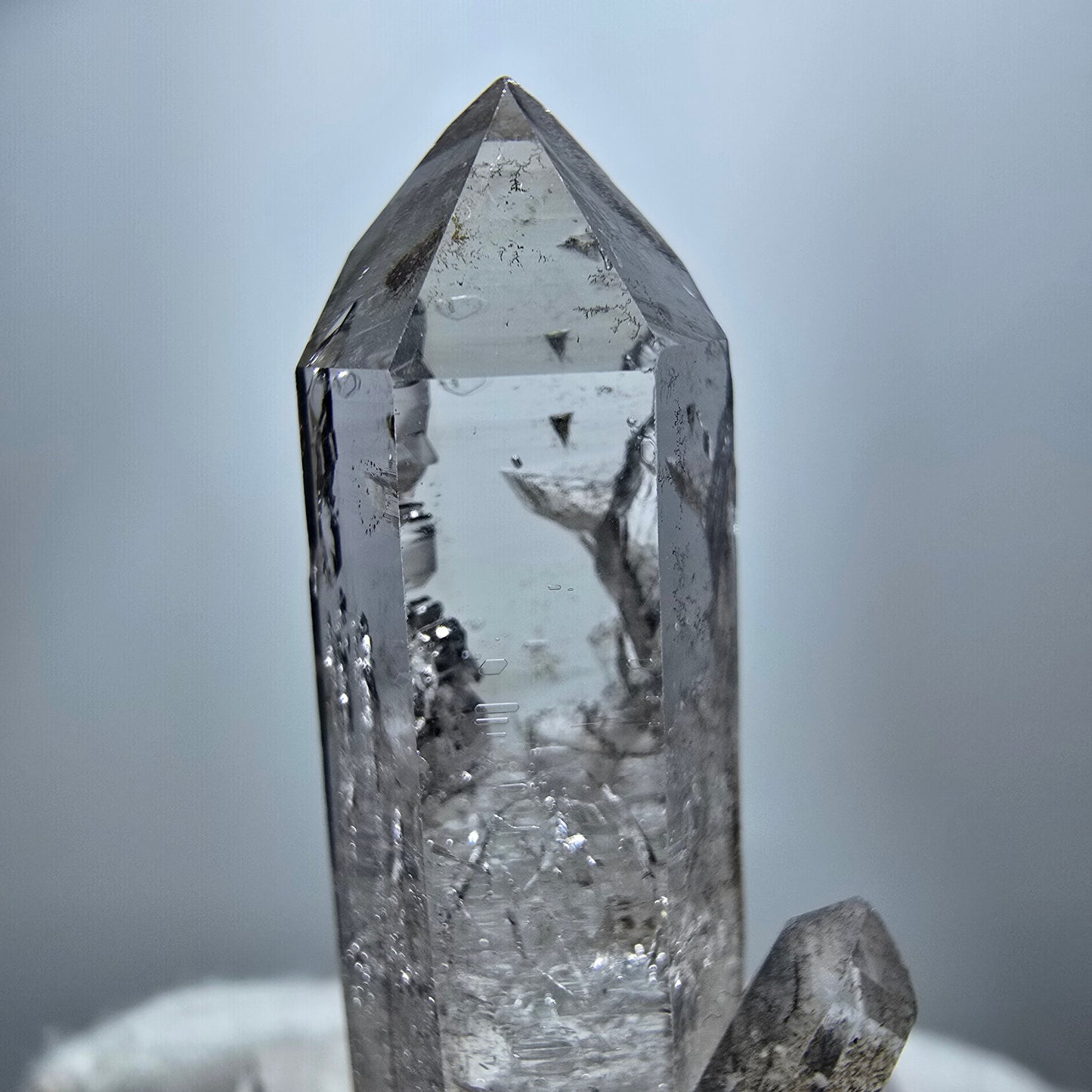 Enhydro Phantom Rauchquarz Spitze, 2x Blase Goboboseb, Namibia 41*17*15mm
