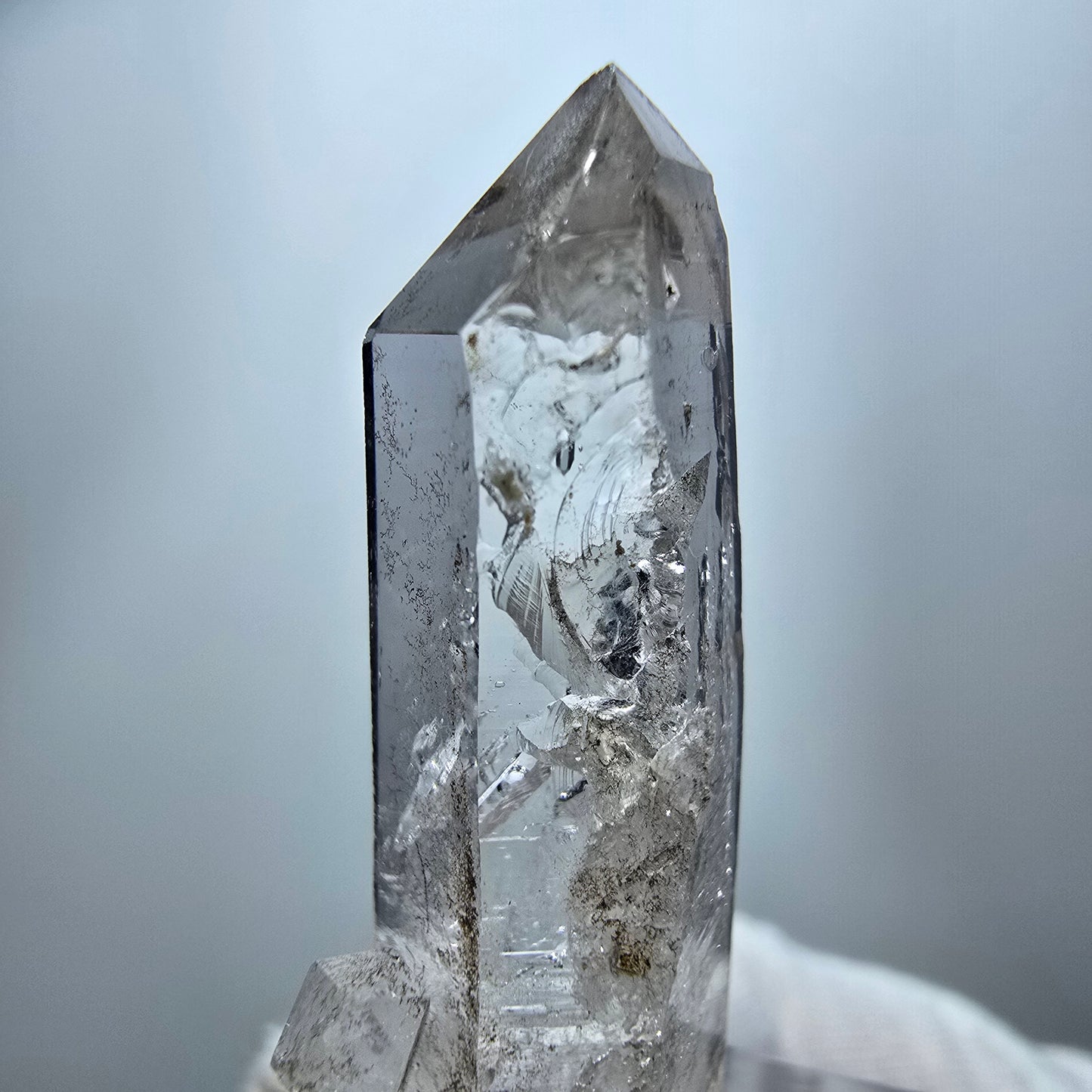 Enhydro Phantom Rauchquarz Spitze, 2x Blase Goboboseb, Namibia 41*17*15mm
