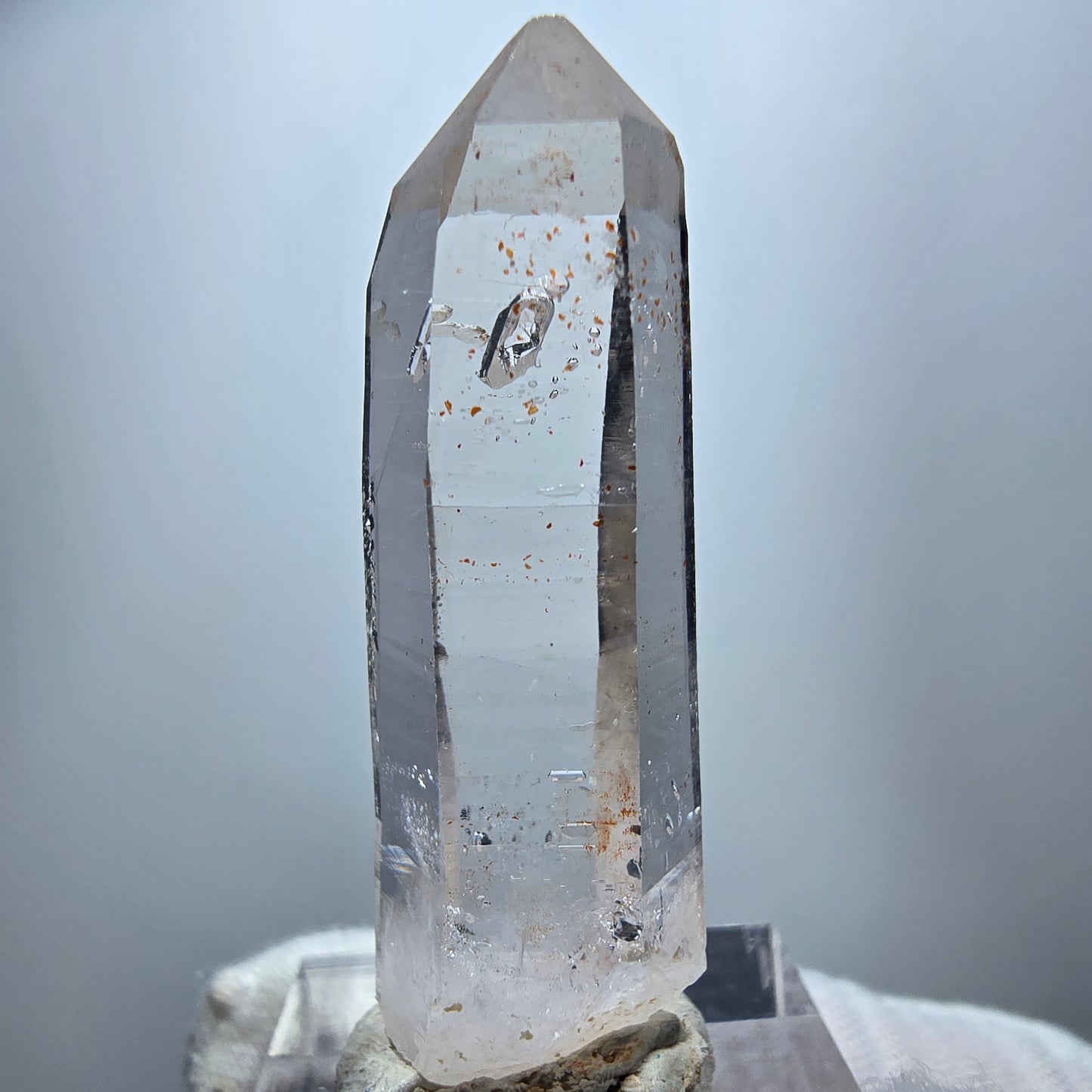 Klare Lemurian Phantom Rauchquarz Spitze Goboboseb, Namibia 45*13*12mm
