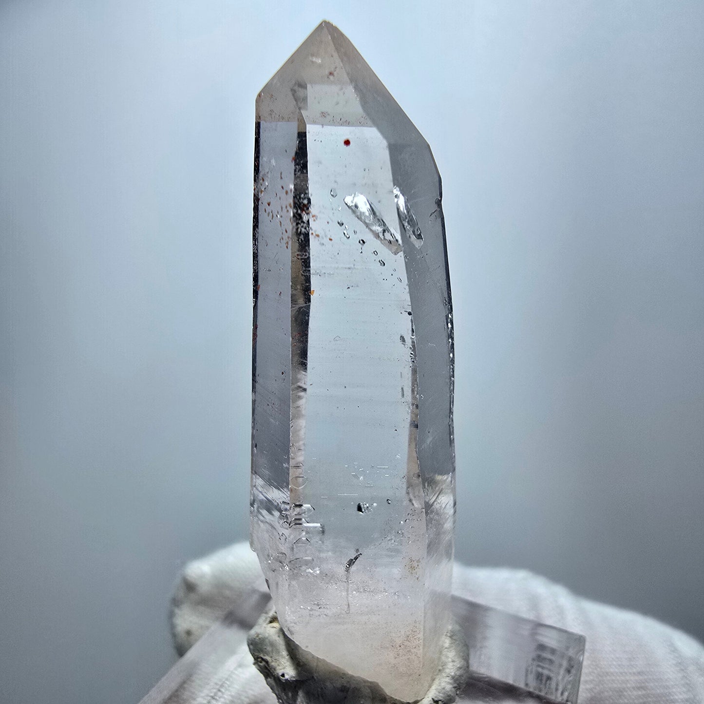 Klare Lemurian Phantom Rauchquarz Spitze Goboboseb, Namibia 45*13*12mm