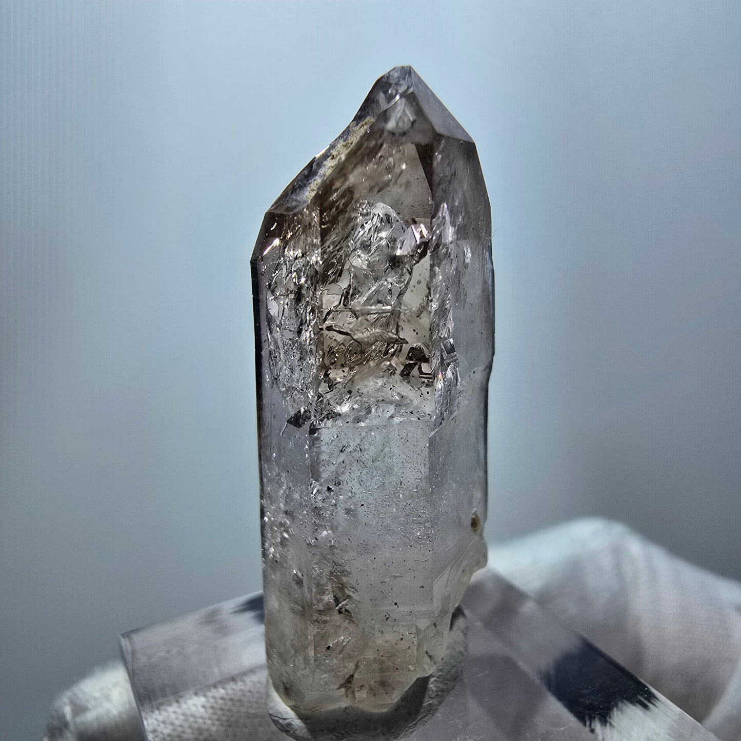 Enhydro Phantom Rauchquarz Zepter, 1x Blase Goboboseb, Namibia 38*14*14mm
