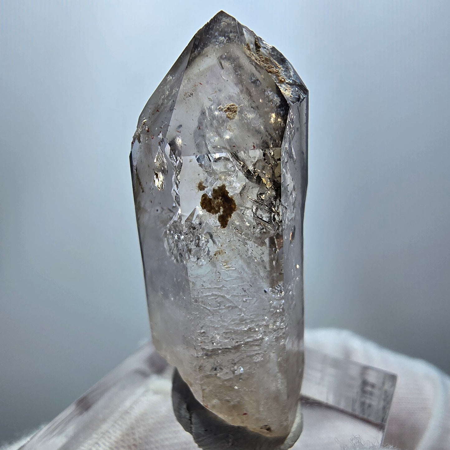 Enhydro Phantom Rauchquarz Zepter, 1x Blase Goboboseb, Namibia 38*14*14mm