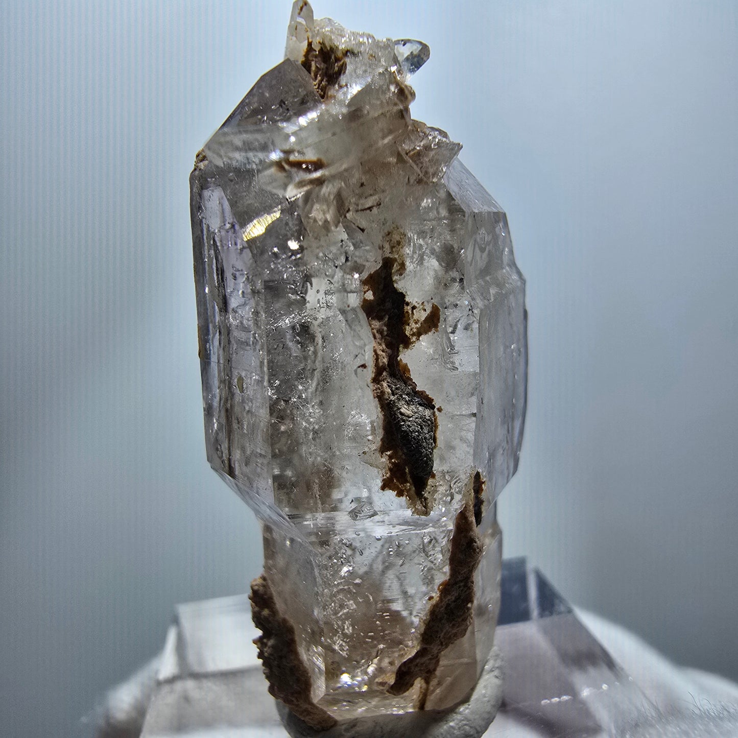 Spécimen de quartz fumé fantôme transparent à double terminaison, Goboboseb, Namibie, 40 x 21 x 13 mm