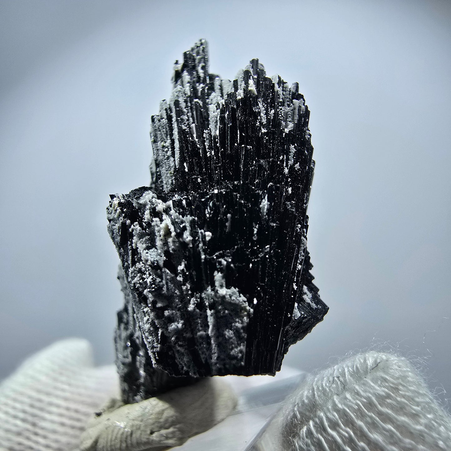 Magnifique spécimen de tourmaline Schorl et de quartz, Erongo, Namibie, 37 x 24 x 15 mm