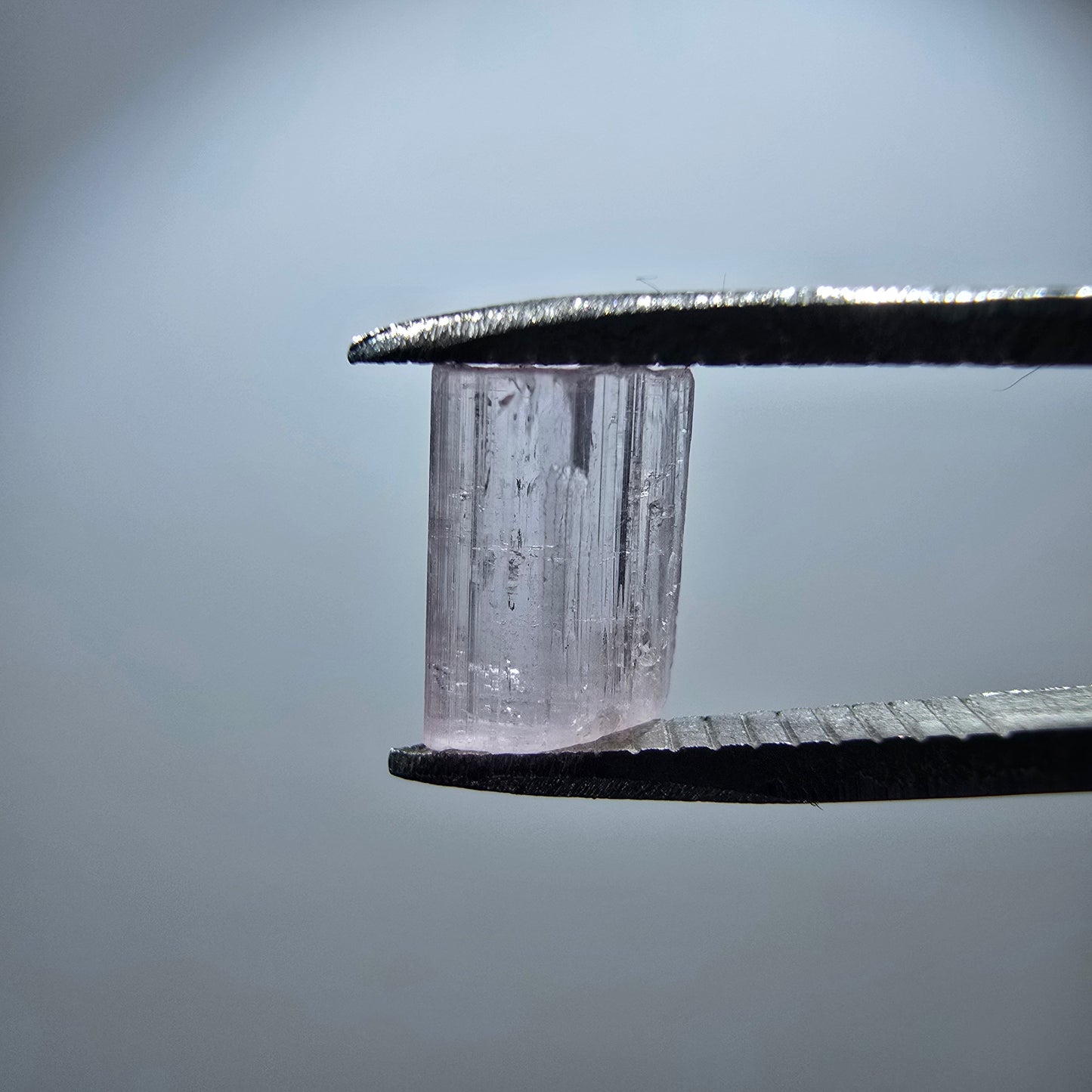 Cristal de tourmaline rubellite rare, rose Minas Gerais, Brésil 7 x 5 x 3 mm