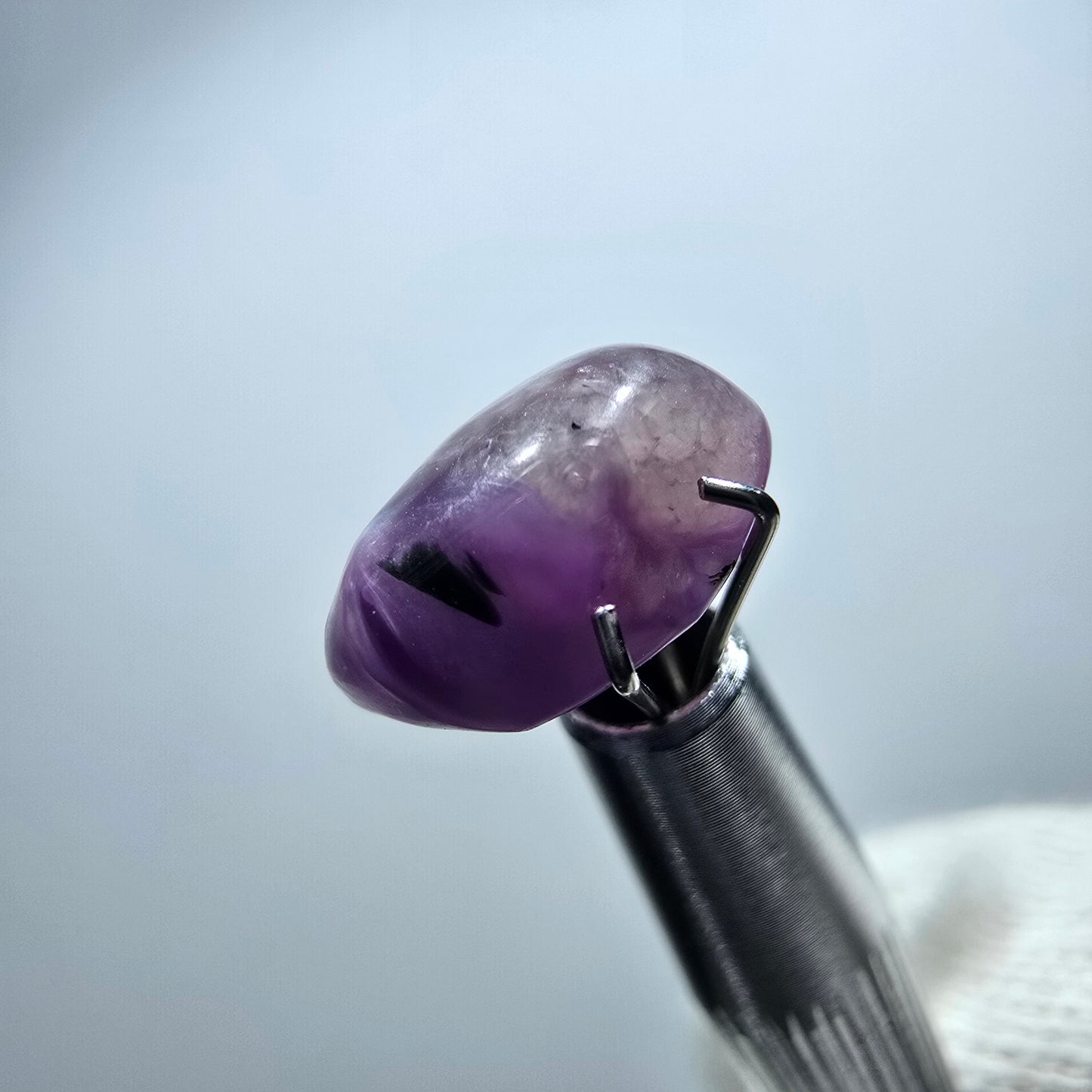 Seltener Charoit Kristall lila, poliert Russland 11*7*4mm
