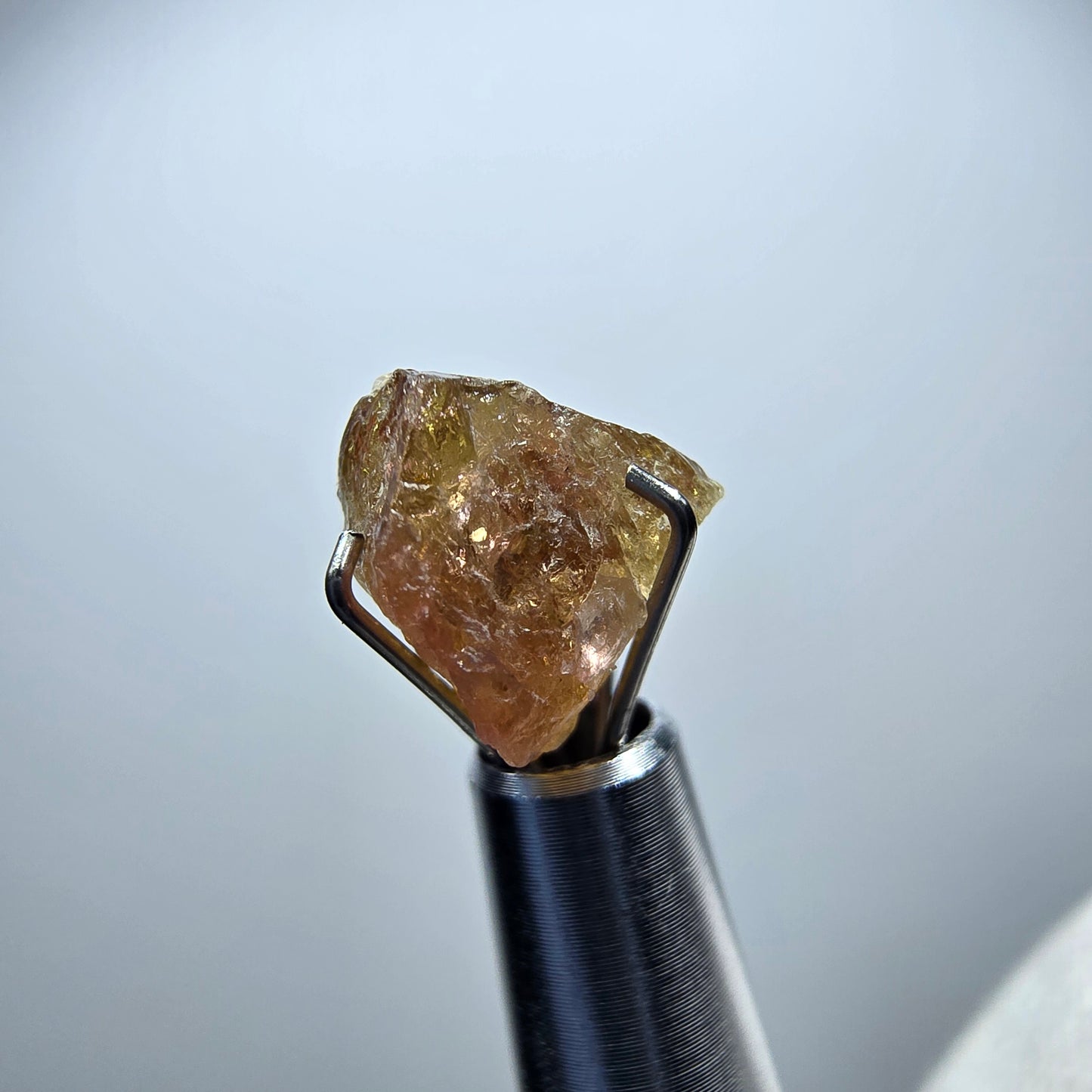 Seltener Elbait Turmalin Kristall grün rosa gelb Minas Gerais, Brasilien 7*7*7mm