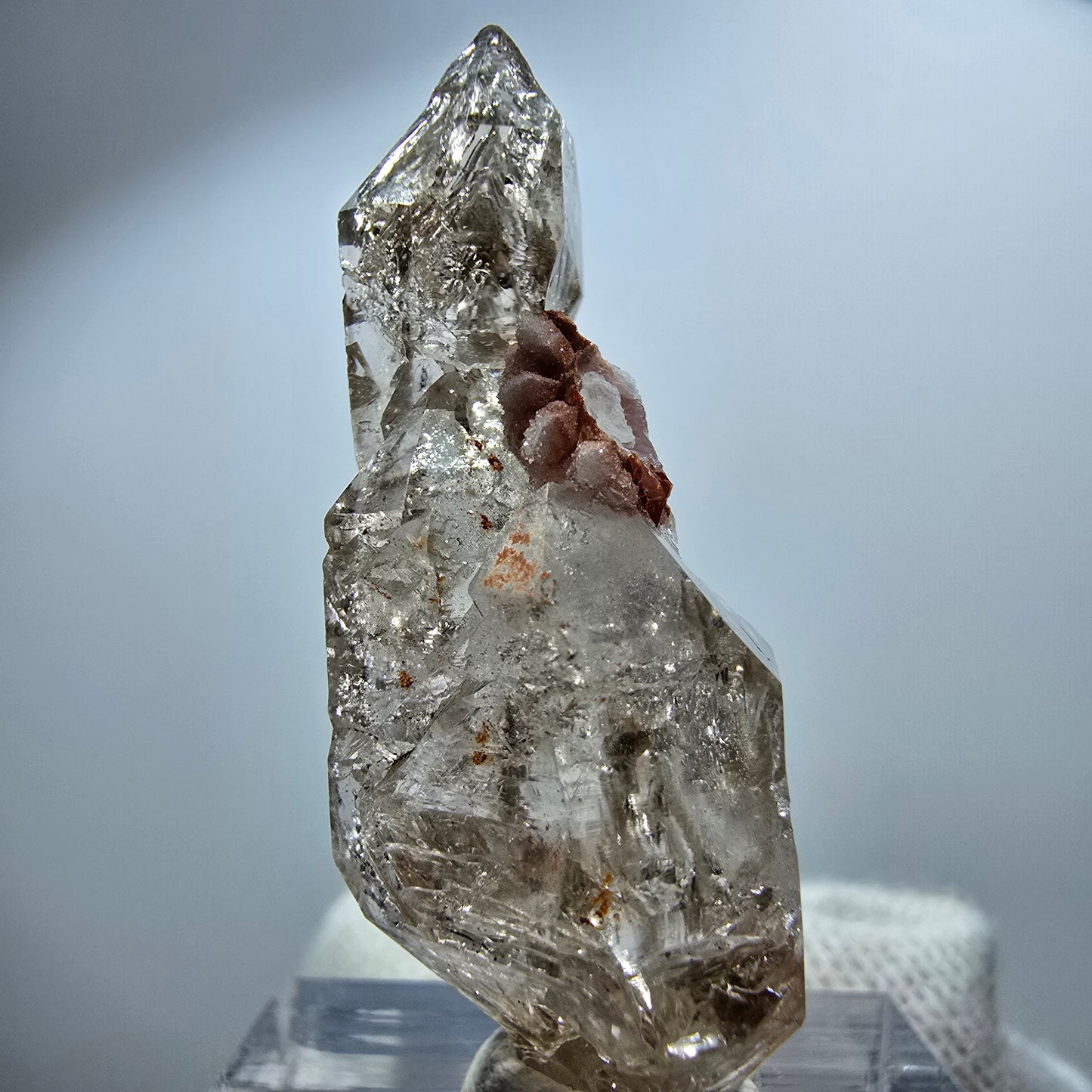 Sceptre en quartz fumé fantôme transparent, DT Point Goboboseb, Namibie, 39 x 15 x 16 mm