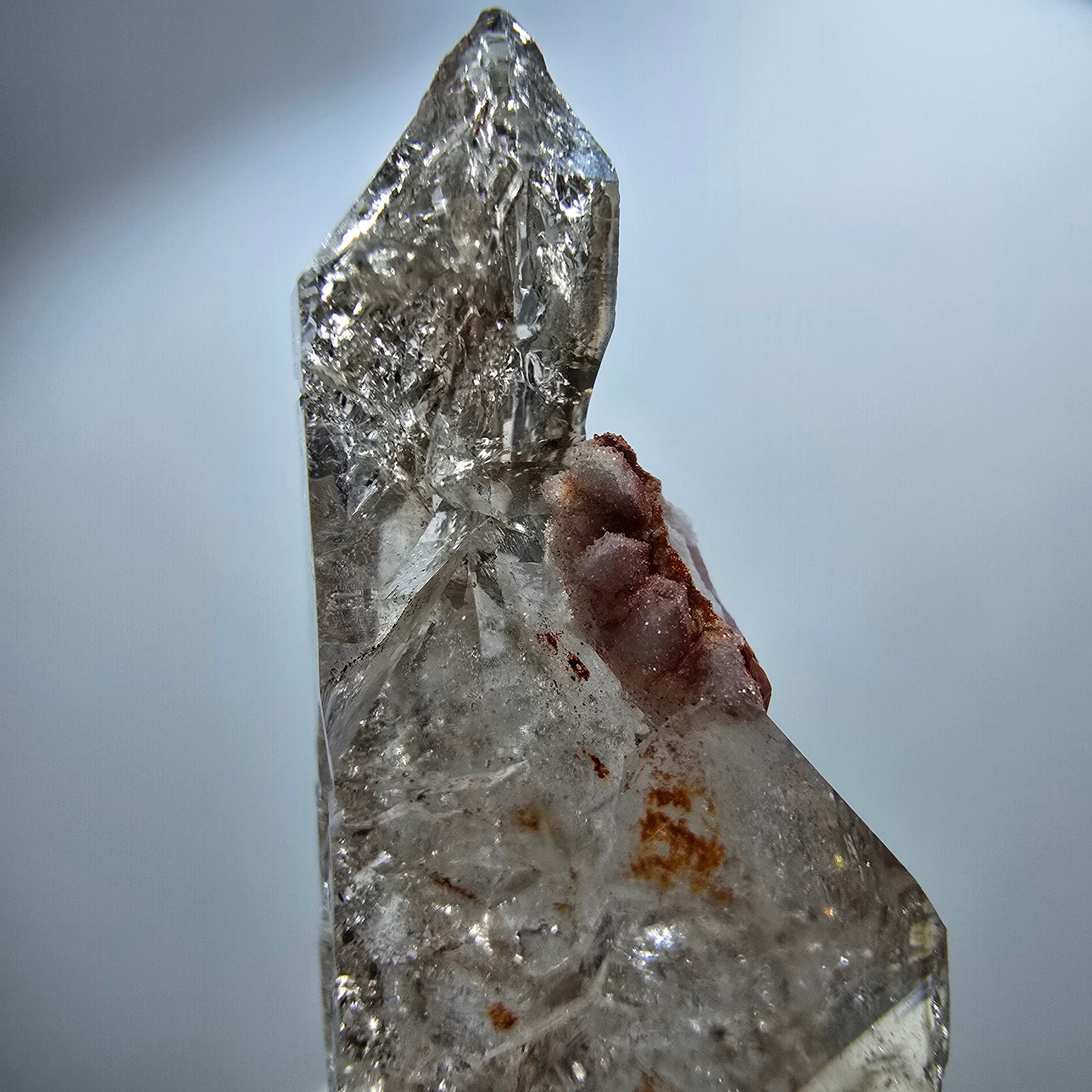 Sceptre en quartz fumé fantôme transparent, DT Point Goboboseb, Namibie, 39 x 15 x 16 mm