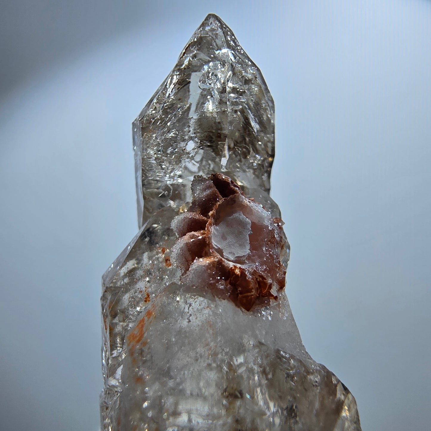 Sceptre en quartz fumé fantôme transparent, DT Point Goboboseb, Namibie, 39 x 15 x 16 mm