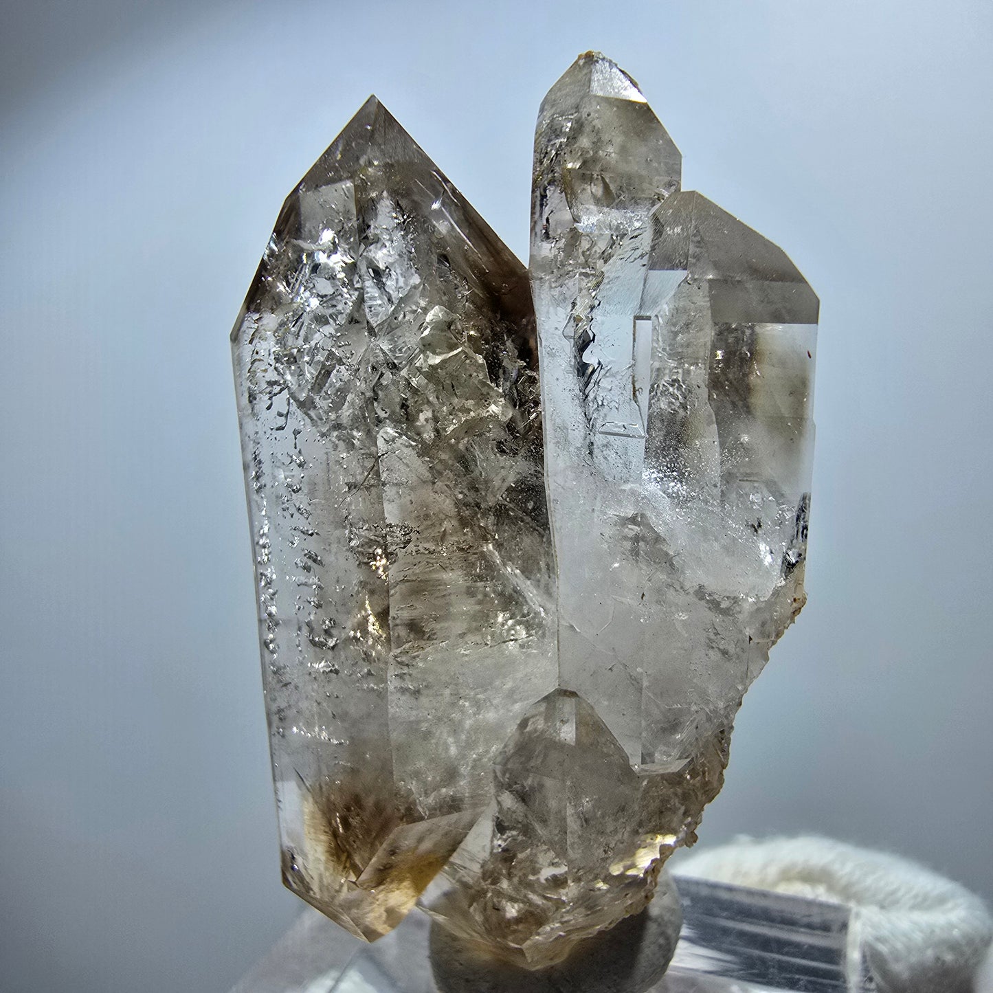 Sceptre en quartz fumé fantôme transparent, spécimen DT, Goboboseb, Namibie, 43 x 24 x 14 mm