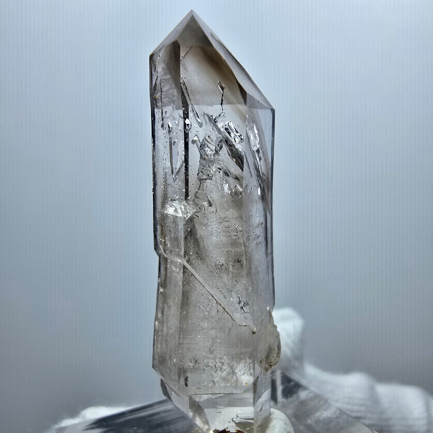 Quartz fumé fantôme transparent DT Scepter Point Goboboseb, Namibie 39 x 11 x 8 mm