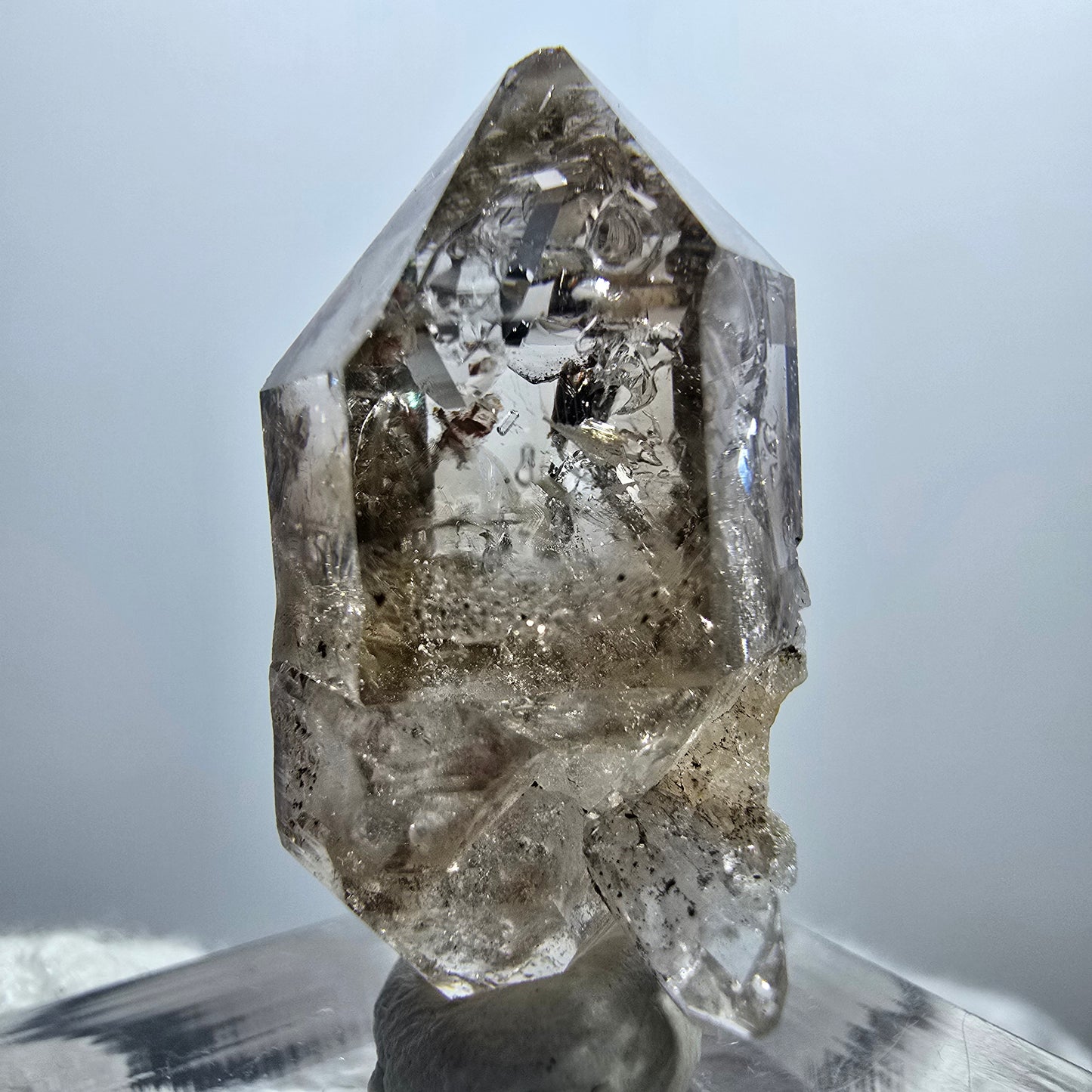Sceptre Enhydro Phantom Smoky Quartz DT, 1x Bubble Goboboseb, Namibie 29*14*12mm