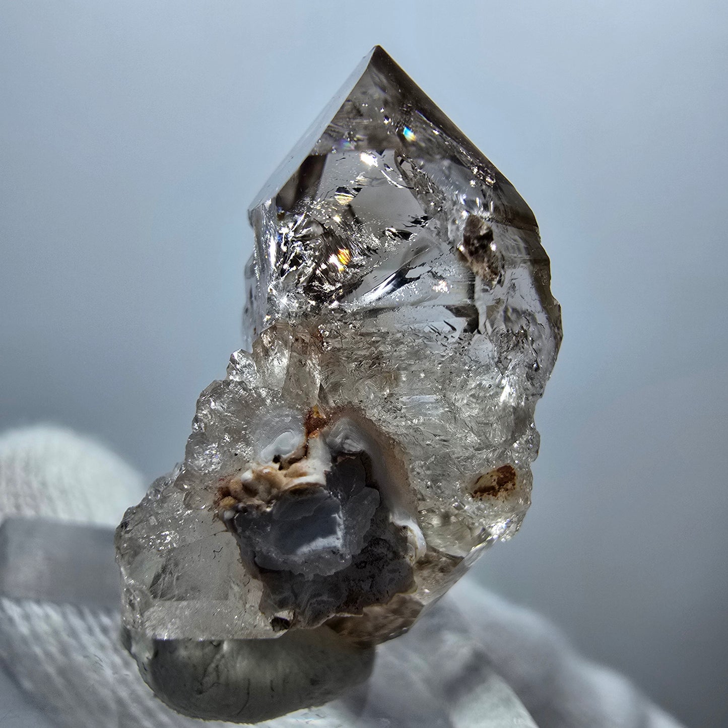 Sceptre en quartz fumé fantôme transparent, DT Point Goboboseb, Namibie, 29 x 20 x 16 mm