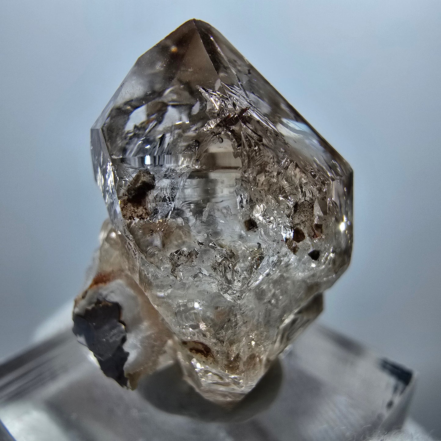 Sceptre en quartz fumé fantôme transparent, DT Point Goboboseb, Namibie, 29 x 20 x 16 mm