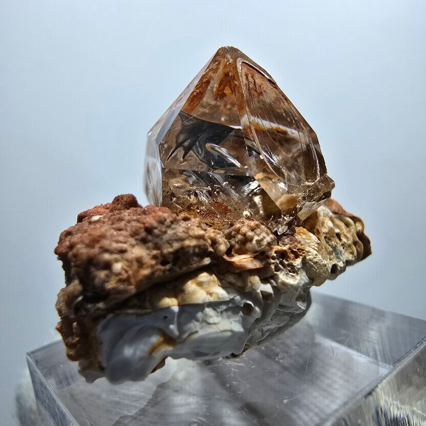 Amas de sceptres en quartz fumé fantôme transparent, Goboboseb, Namibie, 30 x 25 x 20 mm