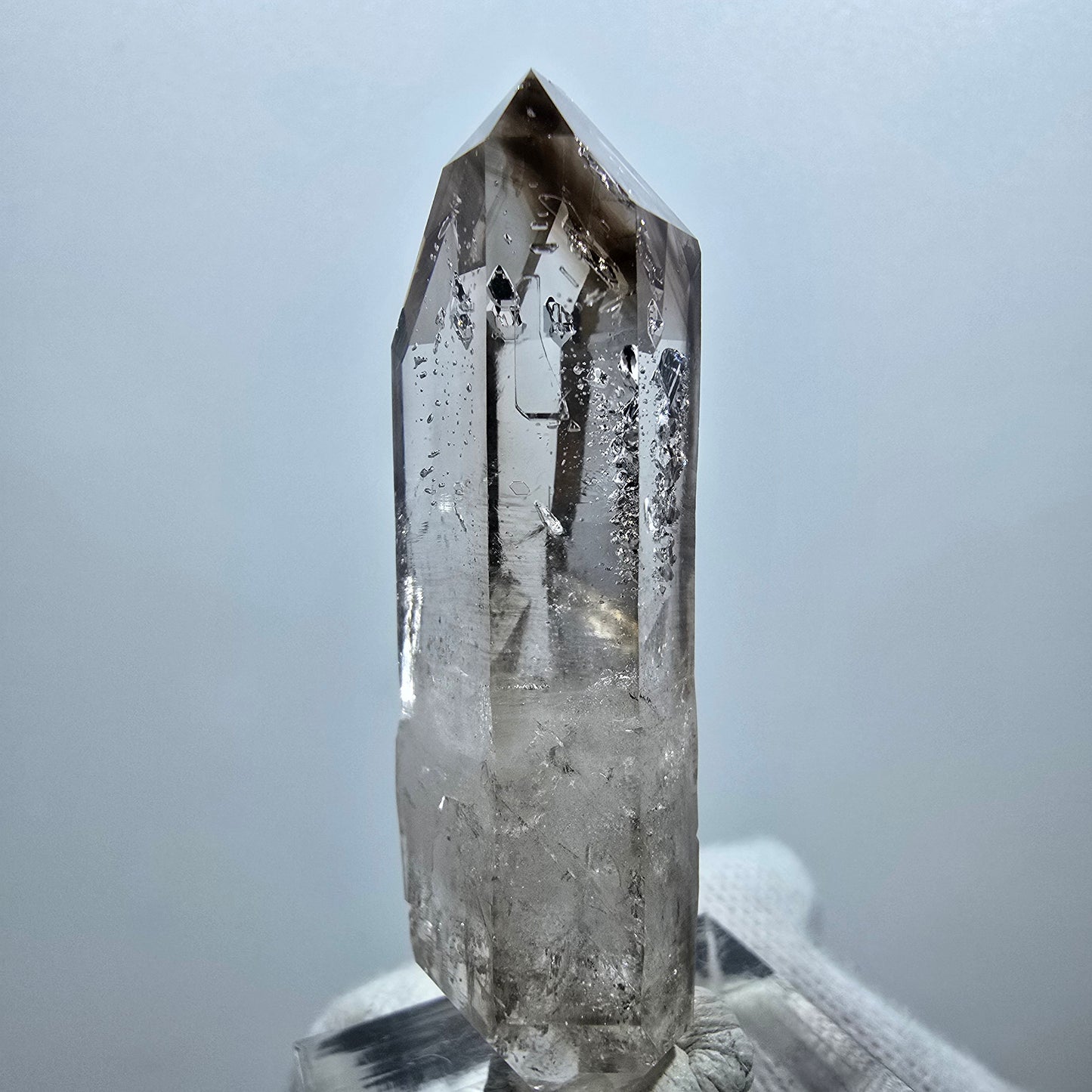Quartz fumé fantôme transparent DT Scepter Point Goboboseb, Namibie 52 x 19 x 11 mm