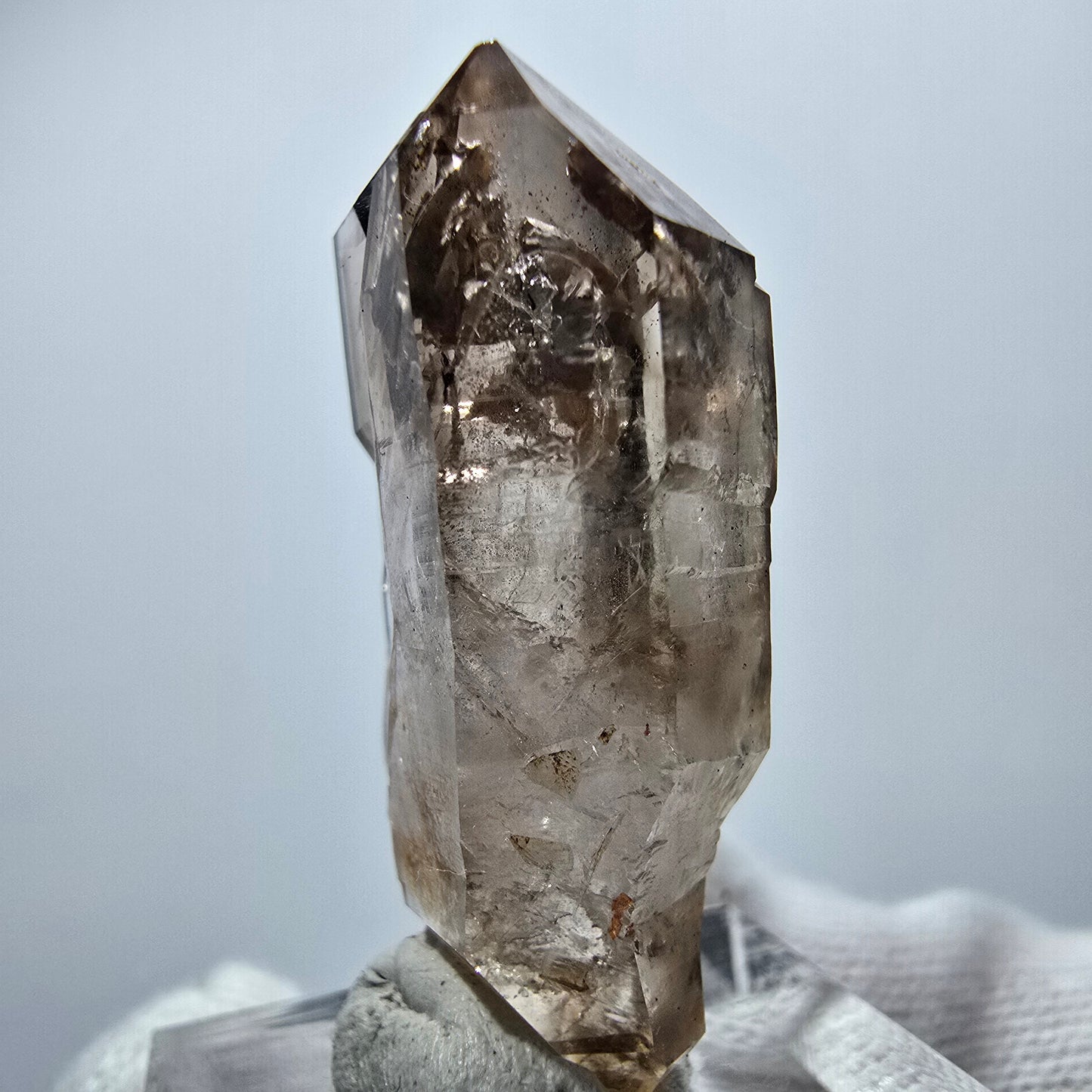 Quartz fumé fantôme transparent DT Scepter Point Goboboseb, Namibie 38 x 16 x 12 mm
