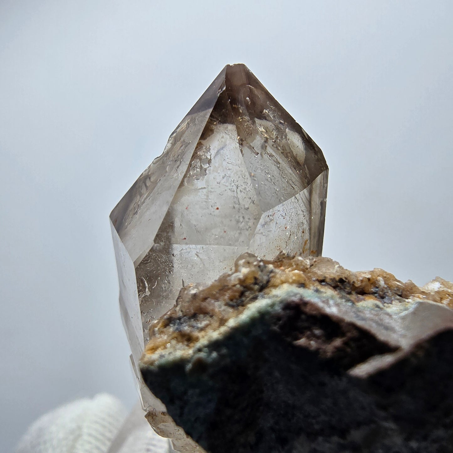 Amas de quartz fumé fantôme transparent, Goboboseb, Namibie, 39 x 36 x 28 mm