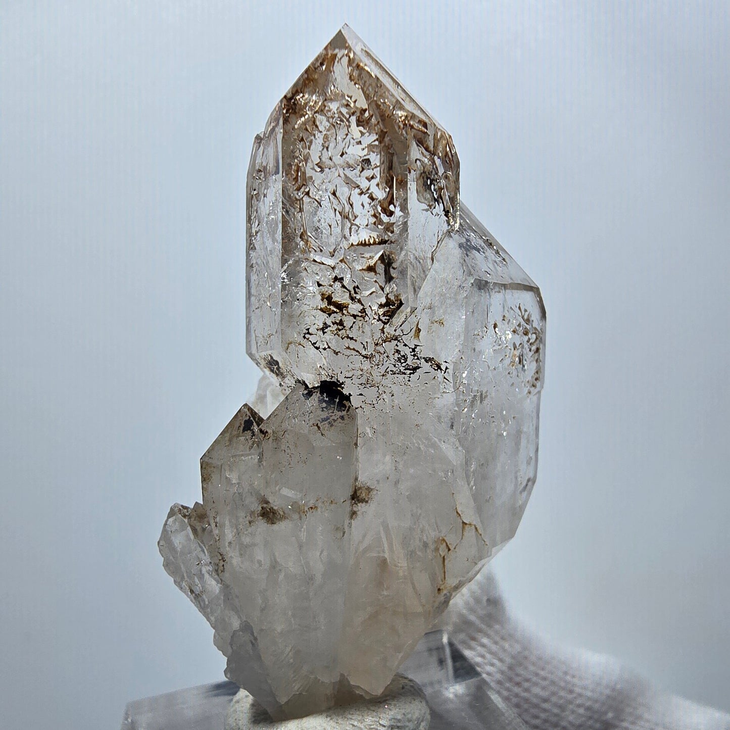 Amas de sceptres en quartz fumé fantôme transparent, Goboboseb, Namibie, 50 x 28 x 17 mm