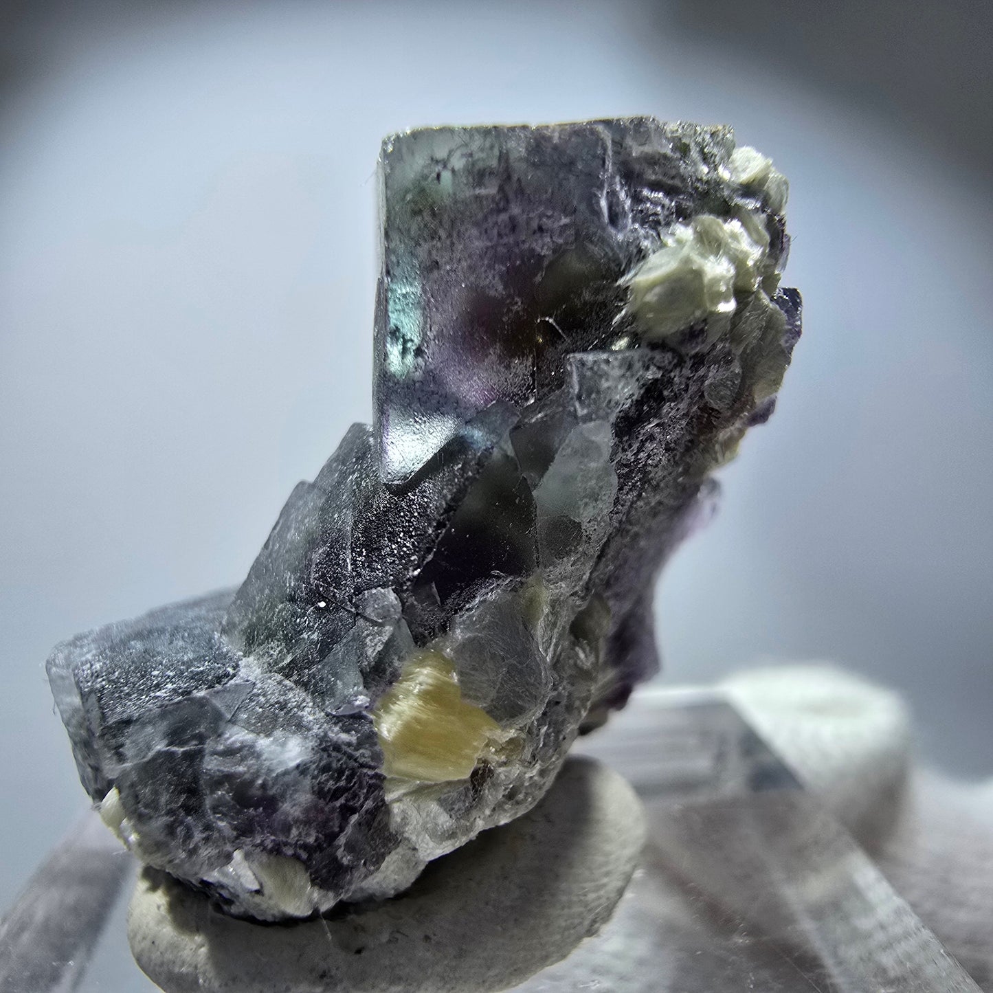 Spécimen de cube de fluorite fantôme coloré, vert violet jaune, Erongo, Namibie 29 x 20 x 14 mm