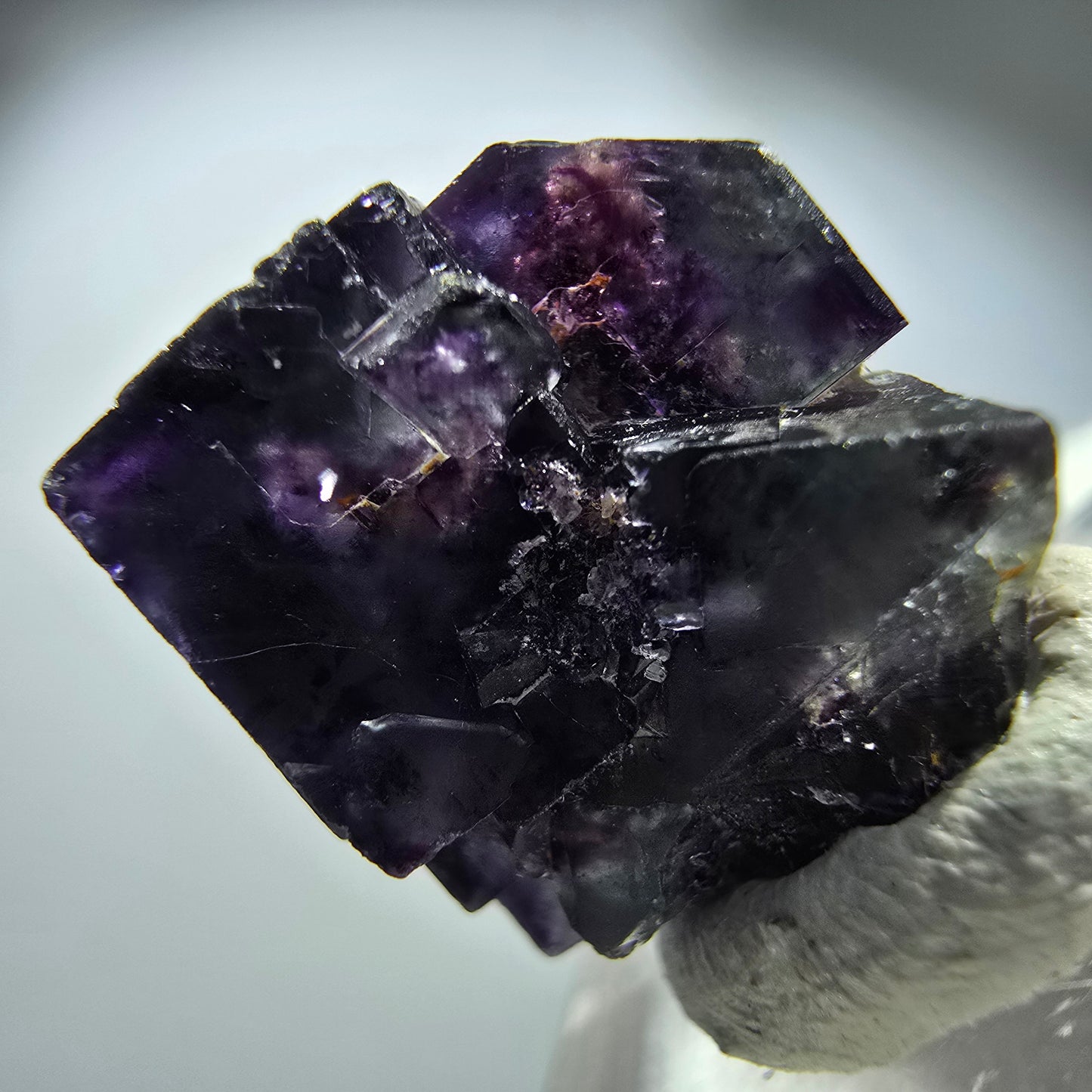 Rare spécimen de cube de fluorite fantôme, vert-violet zonal, Okorusu, Namibie, 22 x 21 x 15 mm