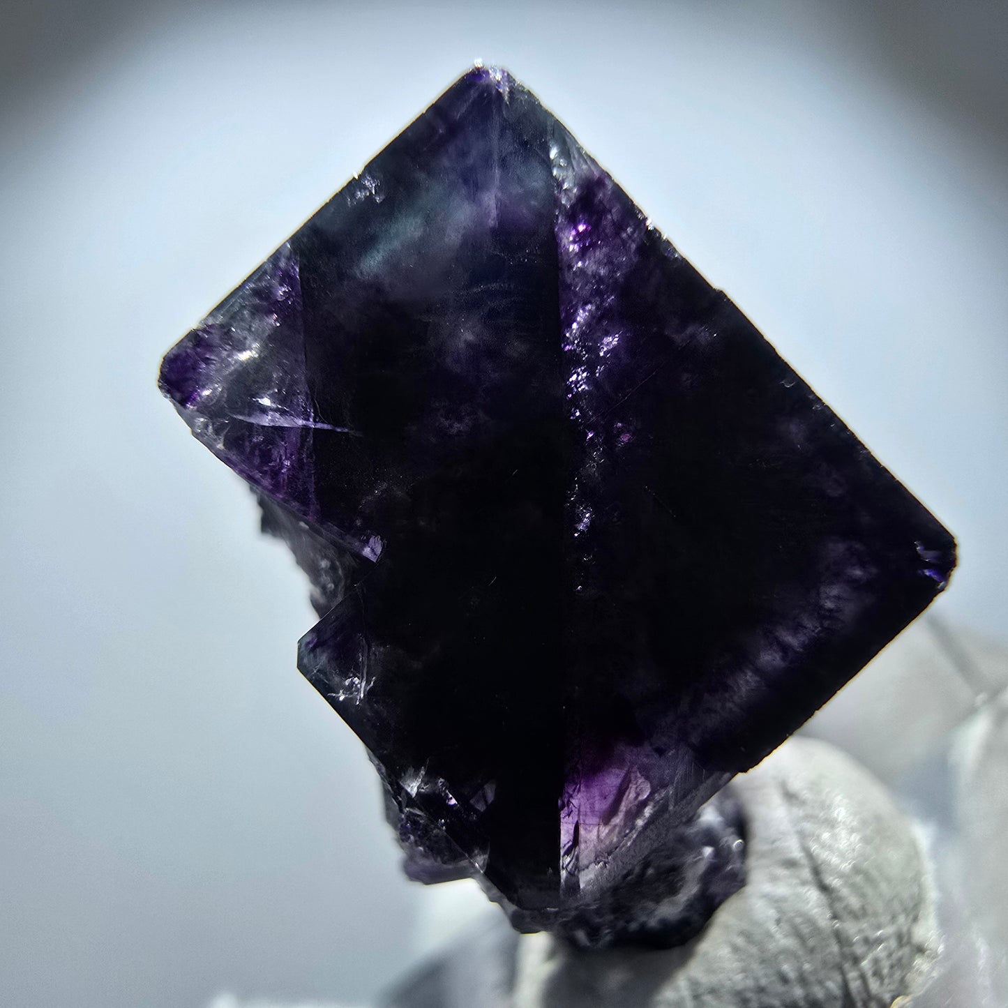 Spécimen rare de cube de fluorite fantôme, vert zonal et violet, Okorusu, Namibie, 25 x 18 x 14 mm