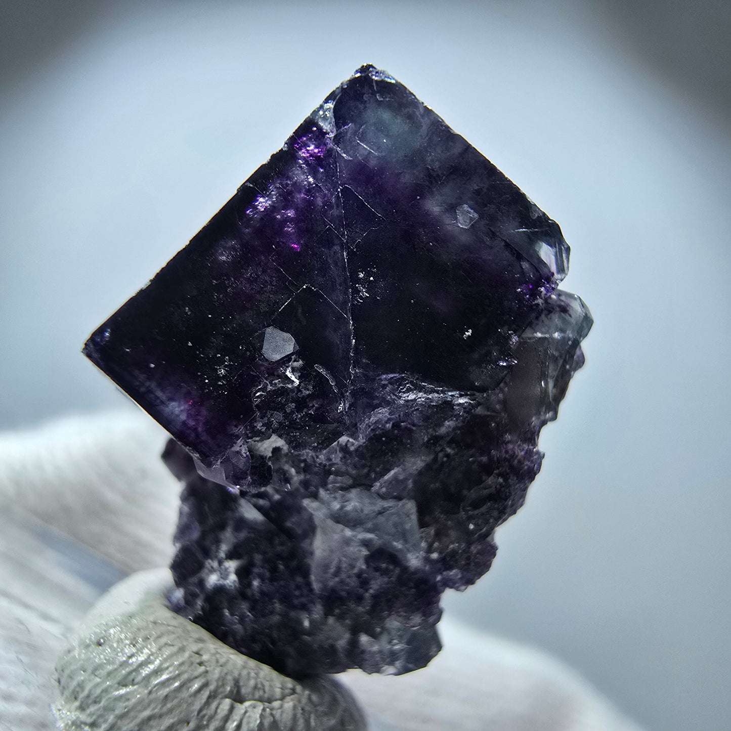Spécimen rare de cube de fluorite fantôme, vert zonal et violet, Okorusu, Namibie, 25 x 18 x 14 mm