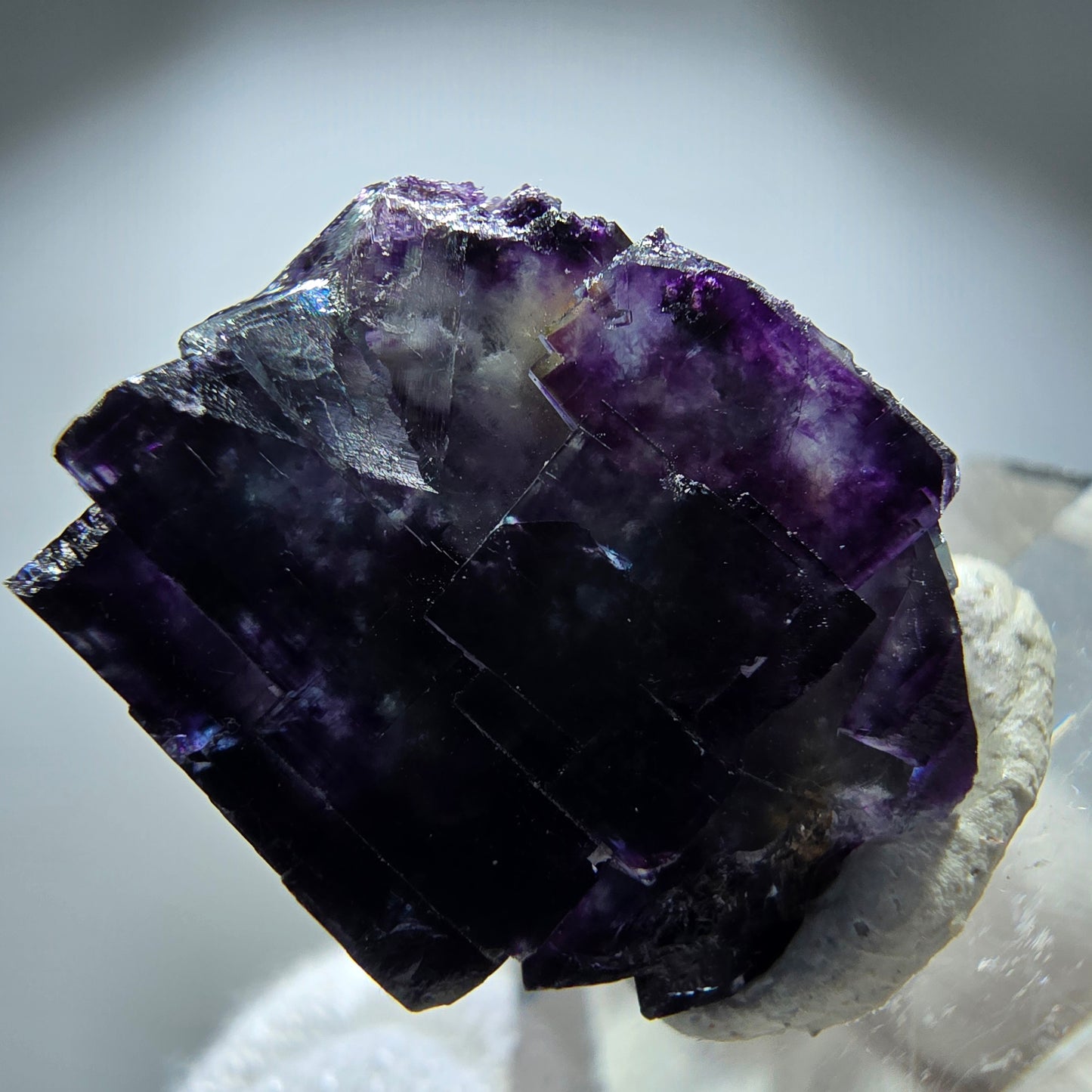 Spécimen rare de cube de fluorite fantôme, vert-violet zonal, Okorusu, Namibie, 24 x 23 x 19 mm