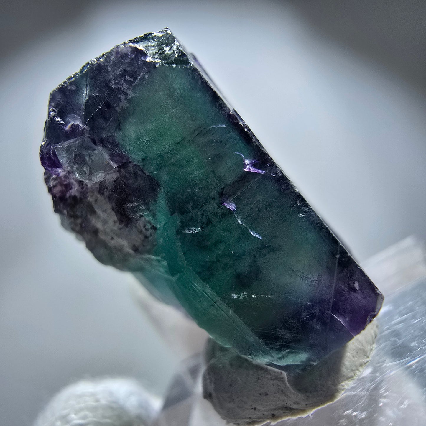 Spécimen rare de cube de fluorite fantôme, vert zonal et violet, Okorusu, Namibie, 27 x 27 x 16 mm