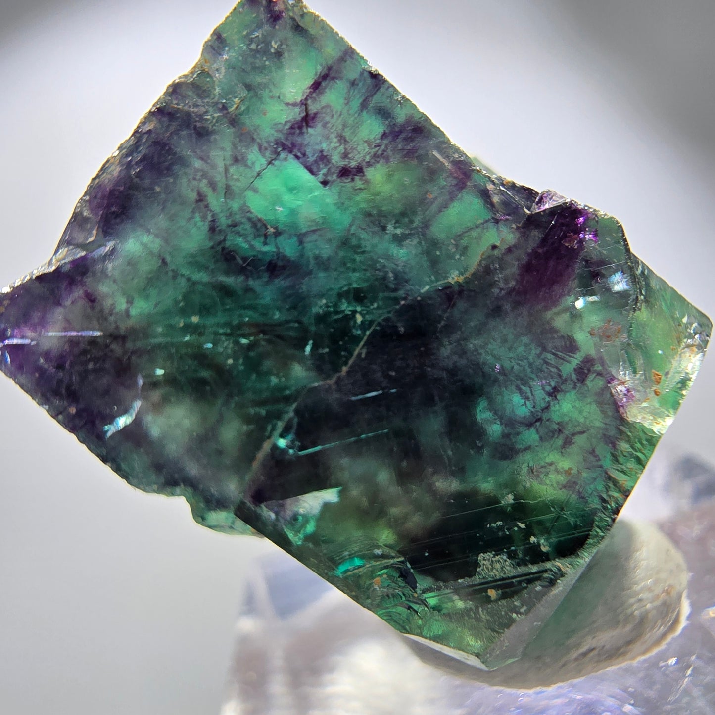 Spécimen rare de cube de fluorite fantôme, vert zonal et violet, Okorusu, Namibie, 29 x 27 x 17 mm