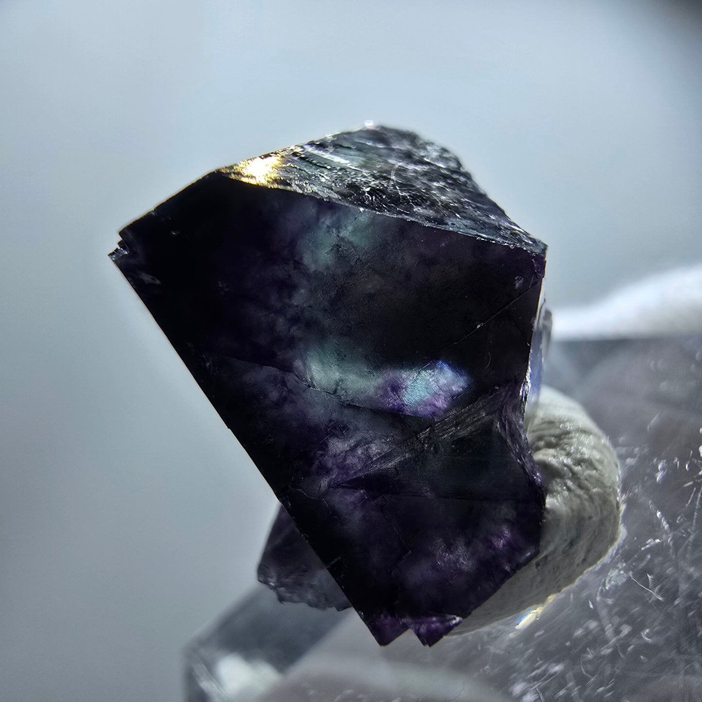 Spécimen rare de cube de fluorite fantôme, vert zonal et violet, Okorusu, Namibie, 21 x 19 x 13 mm
