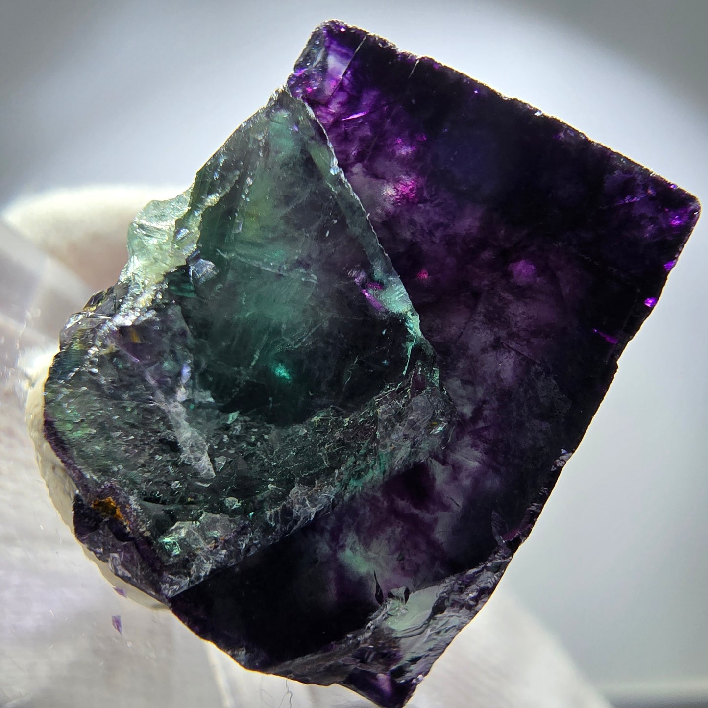 Rare spécimen de cube de fluorite fantôme, vert zonal et violet, Okorusu, Namibie, 25 x 23 x 22 mm