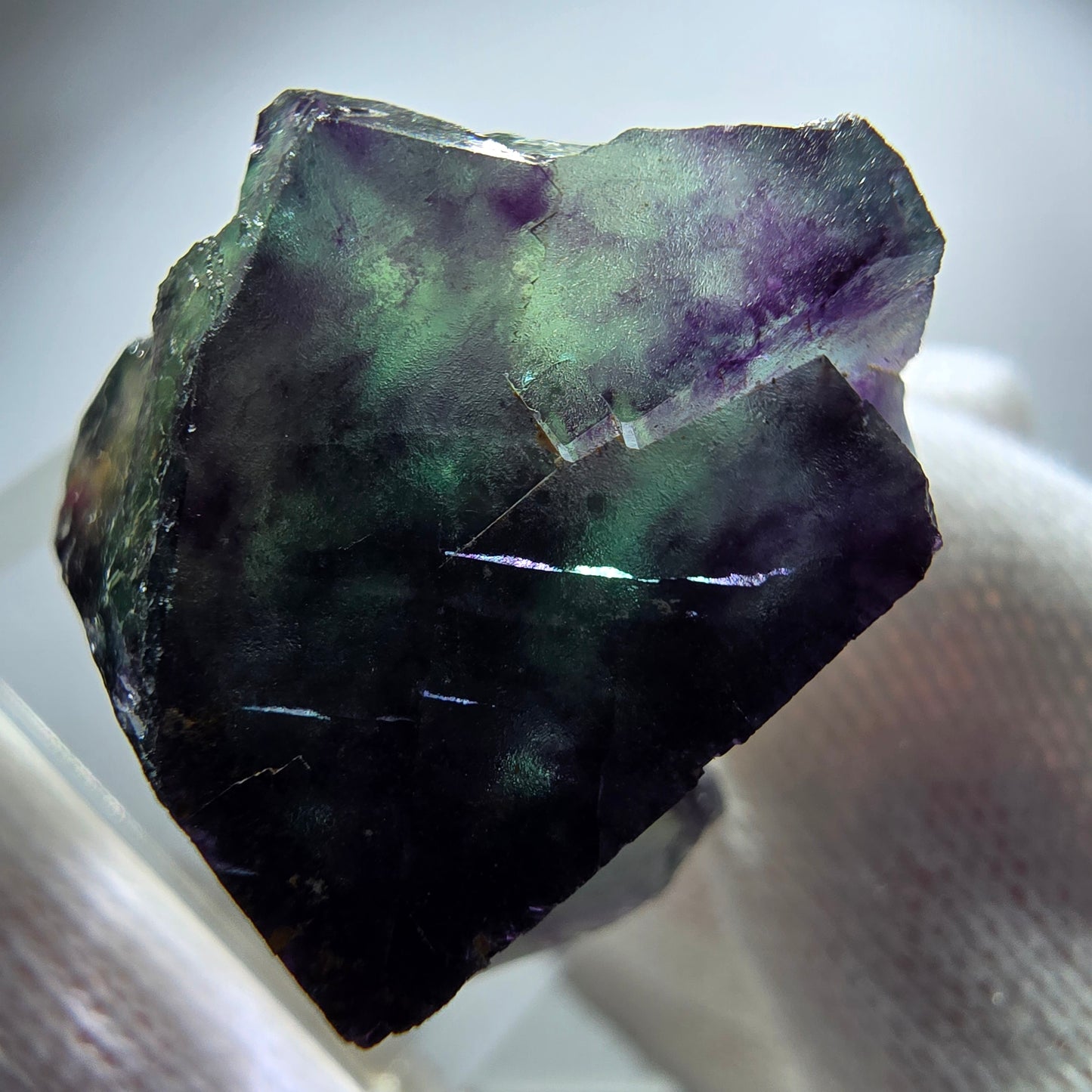 Spécimen rare de cube de fluorite fantôme, vert zonal et violet, Okorusu, Namibie, 29 x 23 x 20 mm