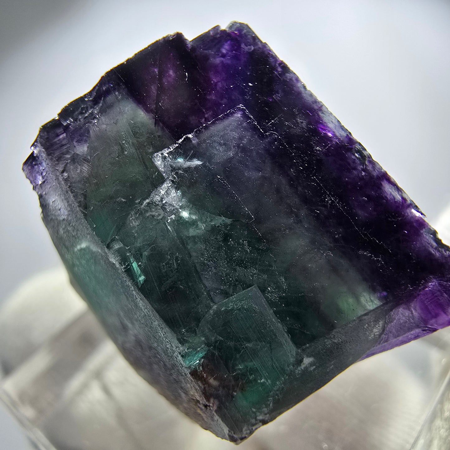 Spécimen rare de cube de fluorite fantôme, vert zonal et violet, Okorusu, Namibie, 26 x 24 x 15 mm
