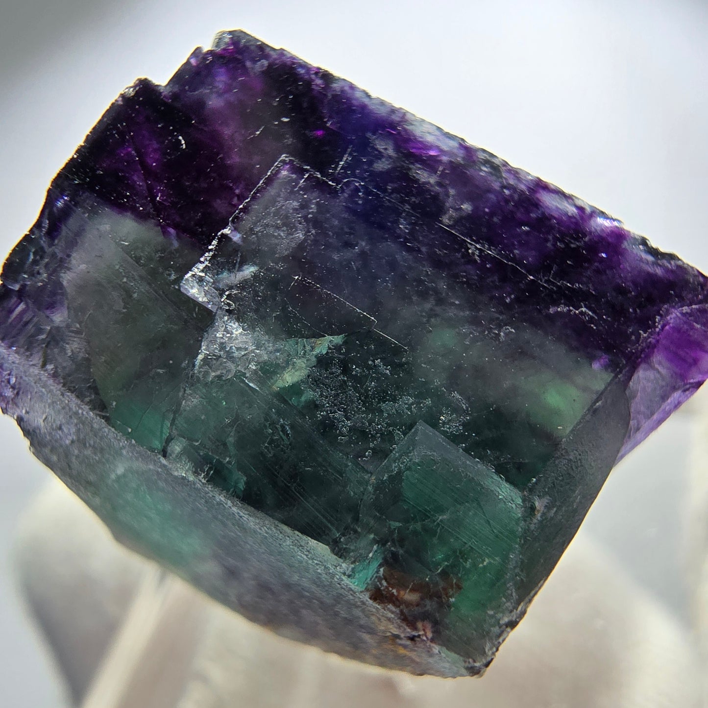 Spécimen rare de cube de fluorite fantôme, vert zonal et violet, Okorusu, Namibie, 26 x 24 x 15 mm