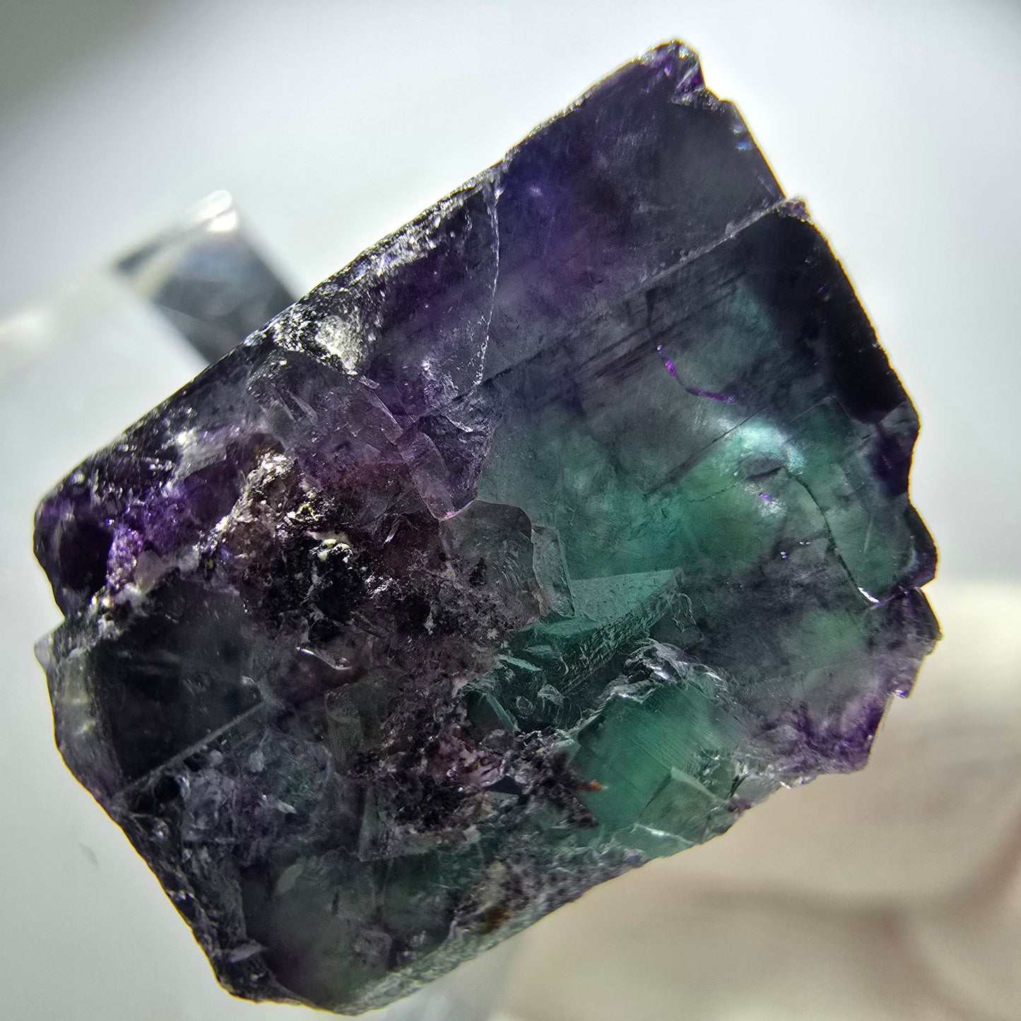 Spécimen rare de cube de fluorite fantôme, vert zonal et violet, Okorusu, Namibie, 26 x 24 x 15 mm